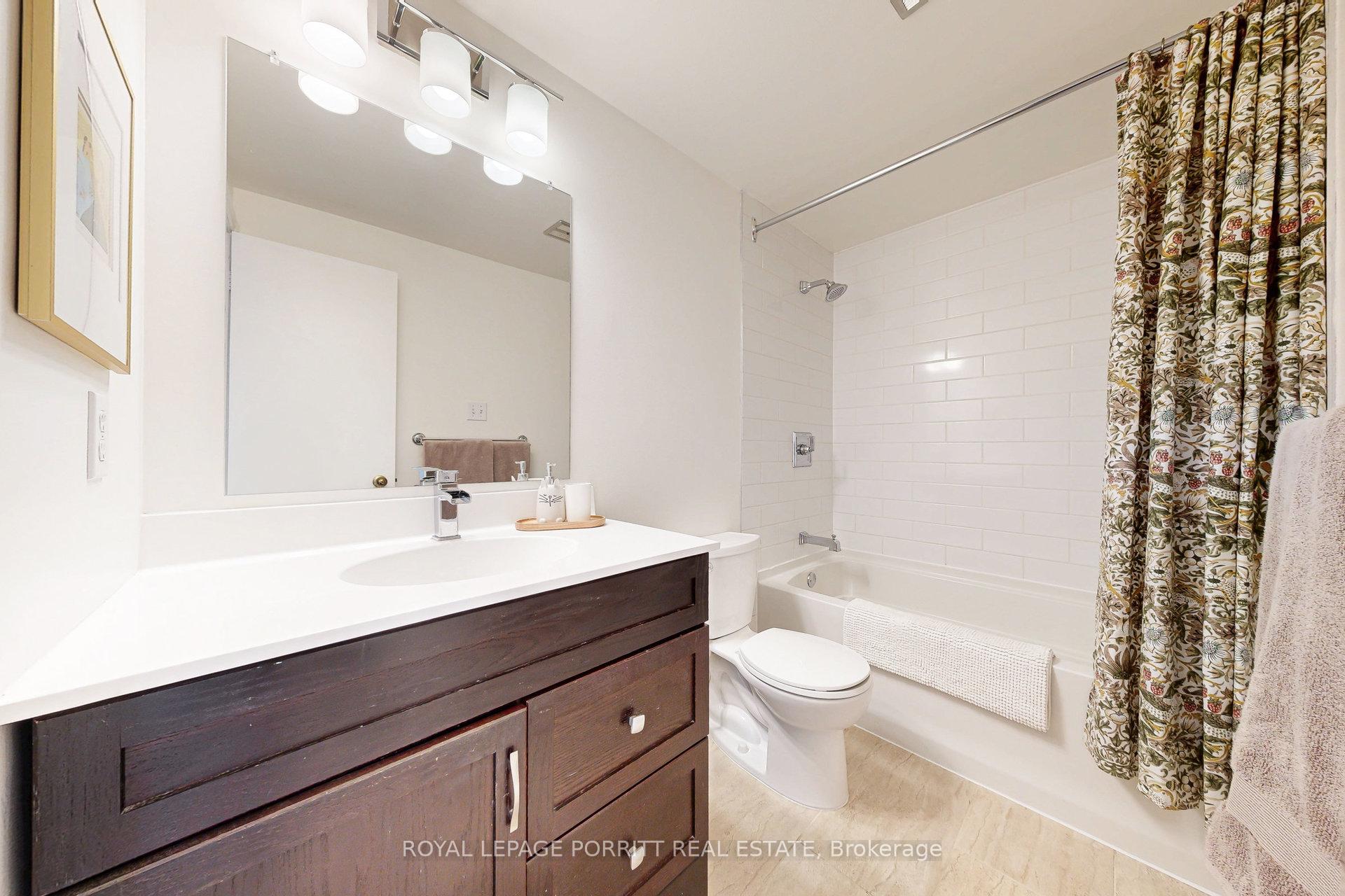 3 Bedrooms Condo at 3395 Cliff, Mississauga For sale