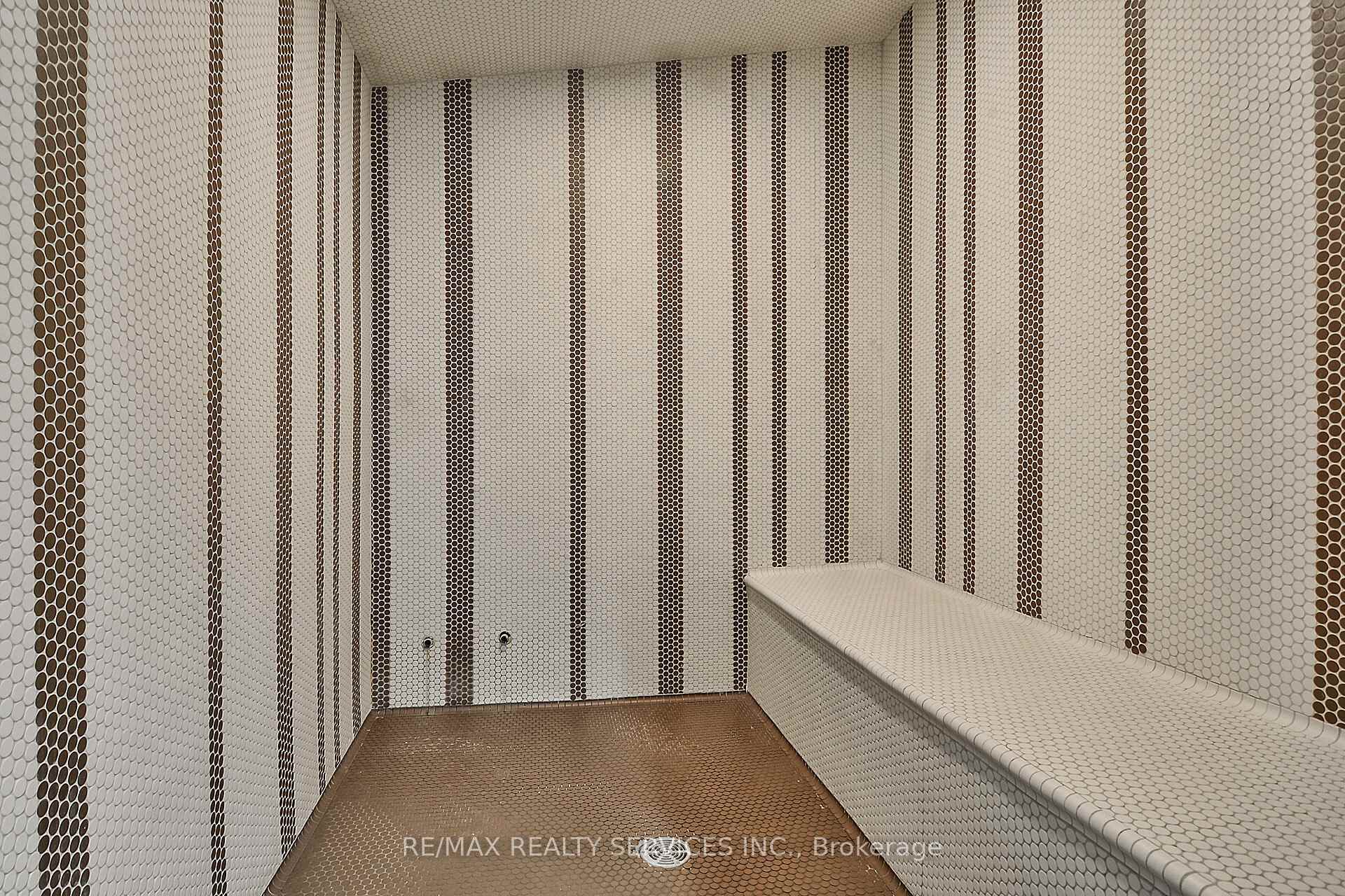 2 Bedrooms Condo at 80 Absolute,  Mississauga For sale