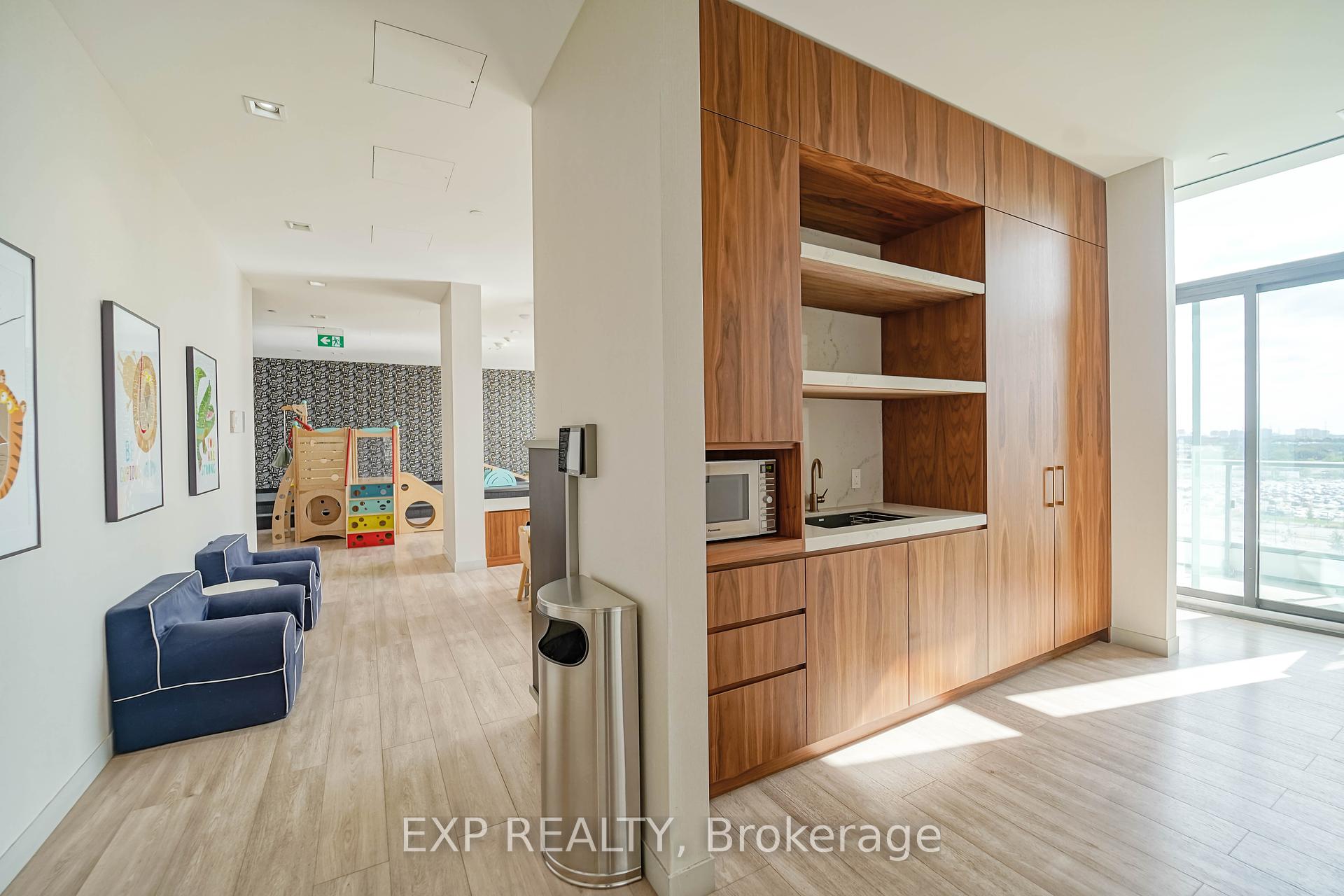 2 Bedrooms Condo at 950 Portage,  Vaughan For sale