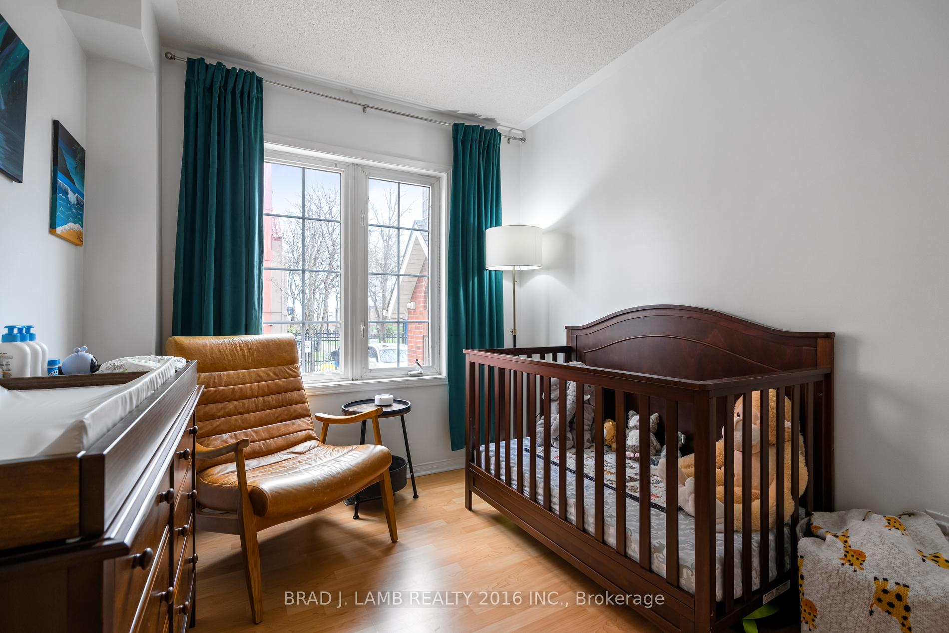 3 Bedrooms Condo at 262 St. Helens, Toronto For sale