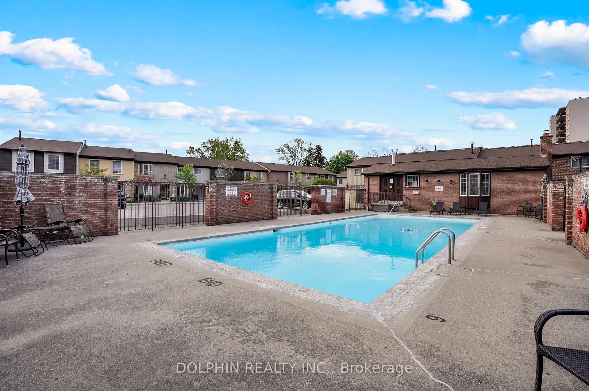 3 Bedrooms Condo at 3033 Glencrest, Burlington For sale