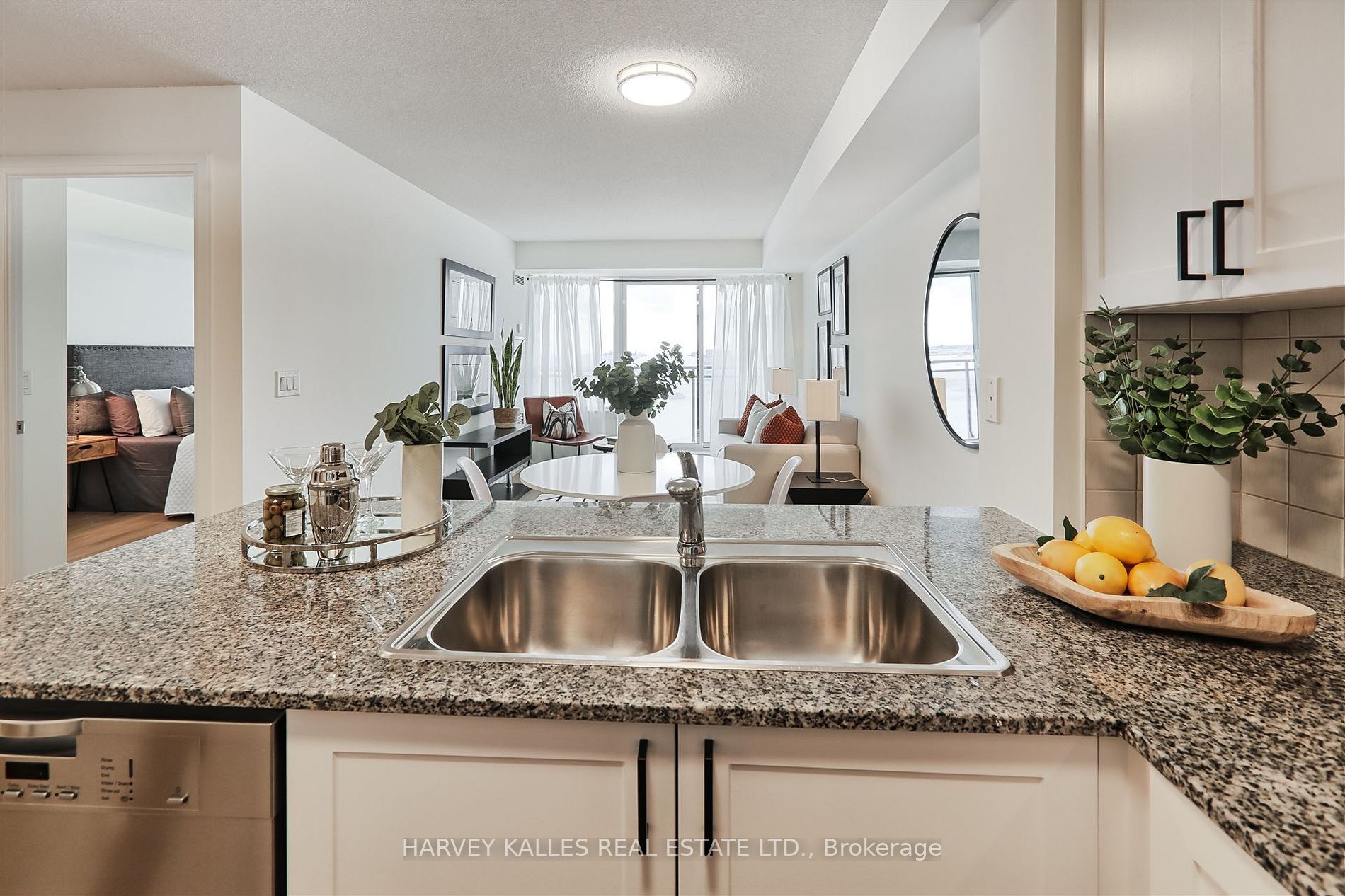 1070 Sheppard Avenue W 912
