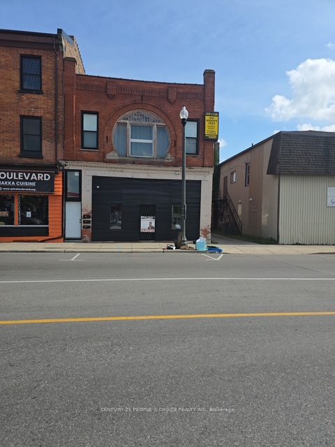 692 DUNDAS