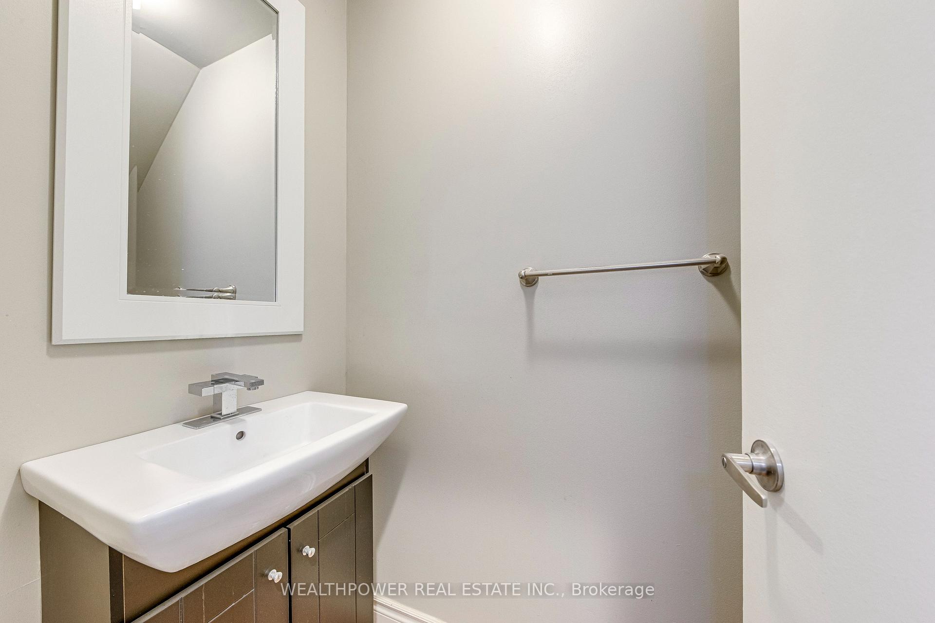 3 Bedrooms Condo at 1250 Marlborough, Oakville For sale