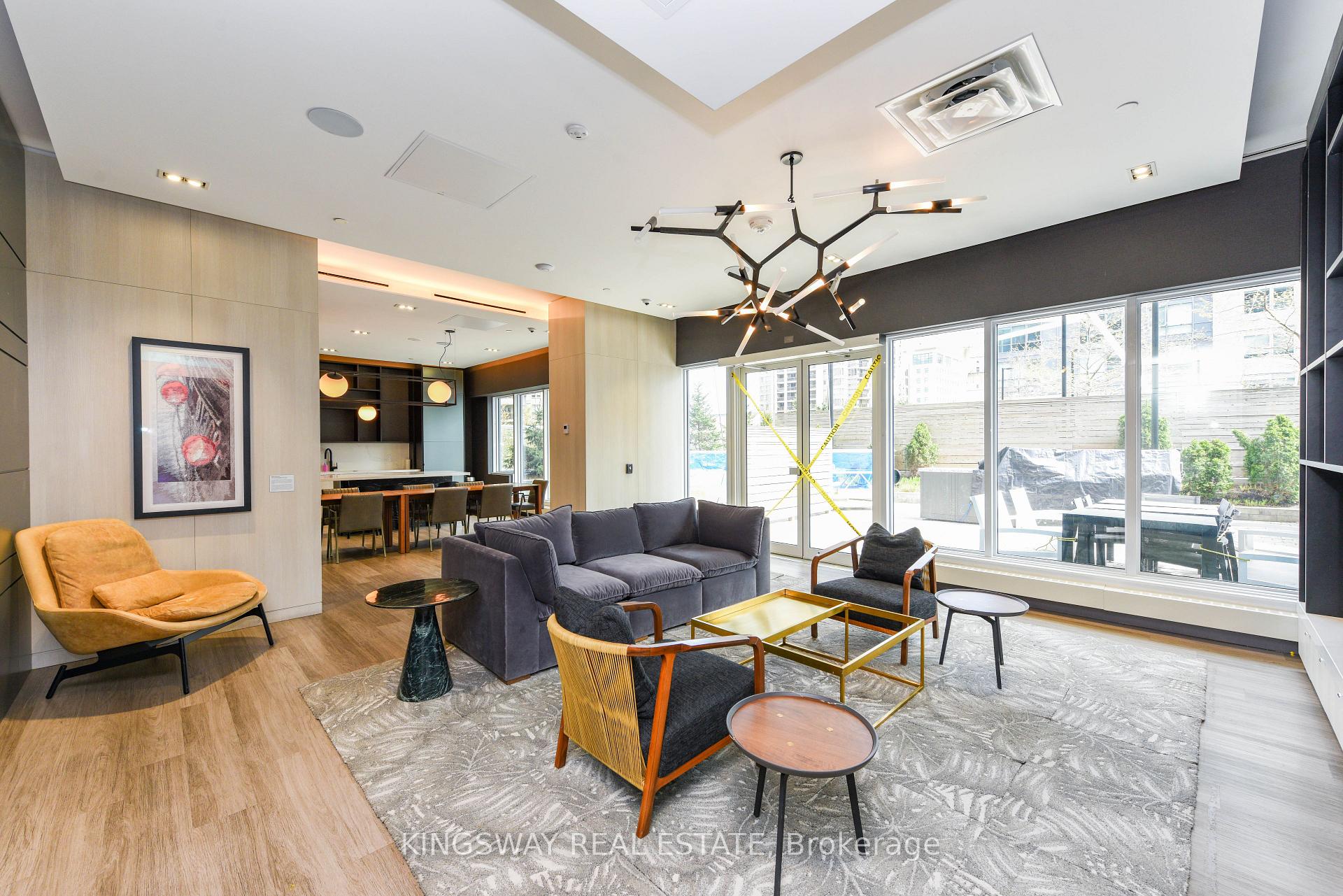 2 Bedrooms Condo at 4065 Confederation, Mississauga For sale