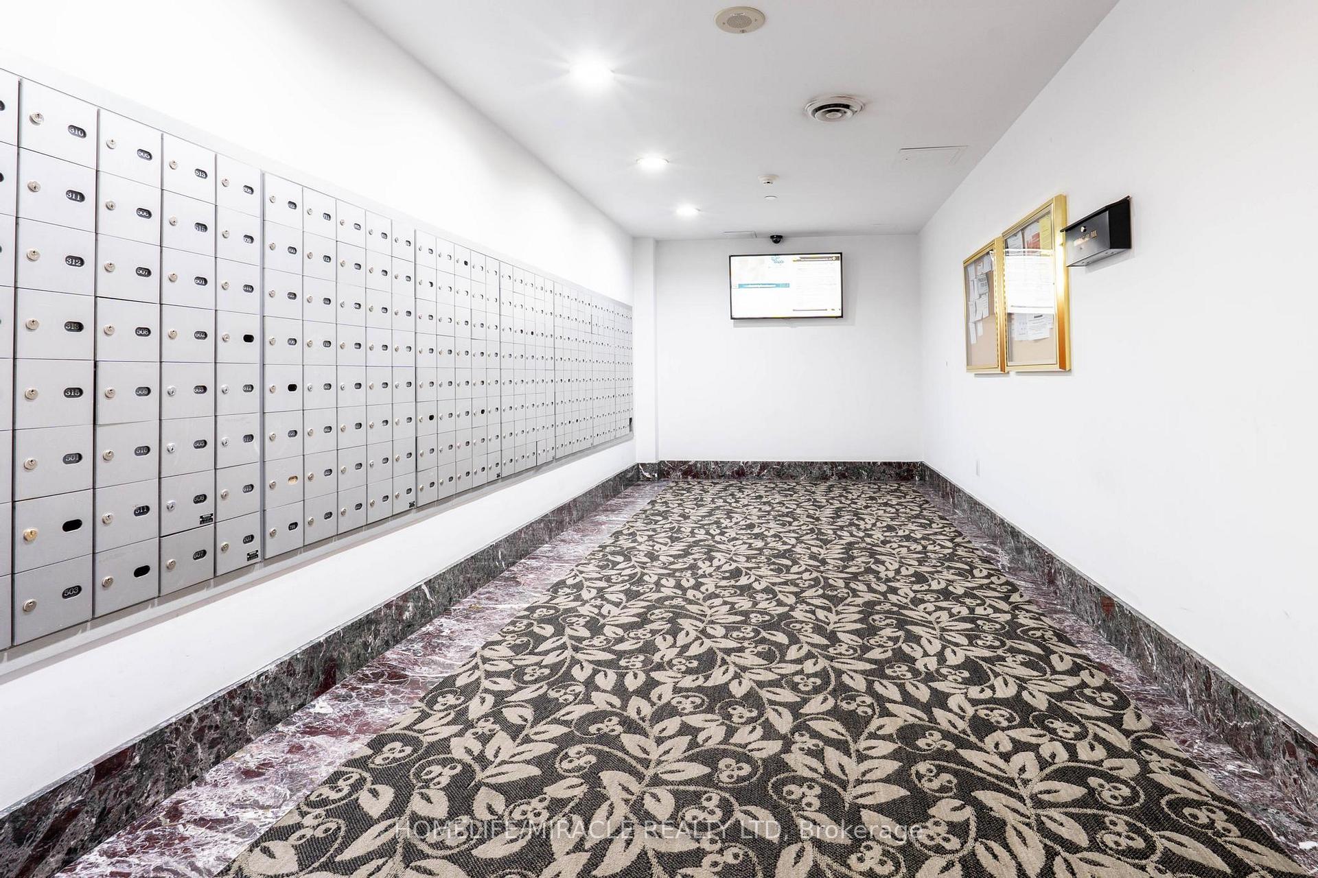2 Bedrooms Condo at 1 Lee Centre, Toronto For sale