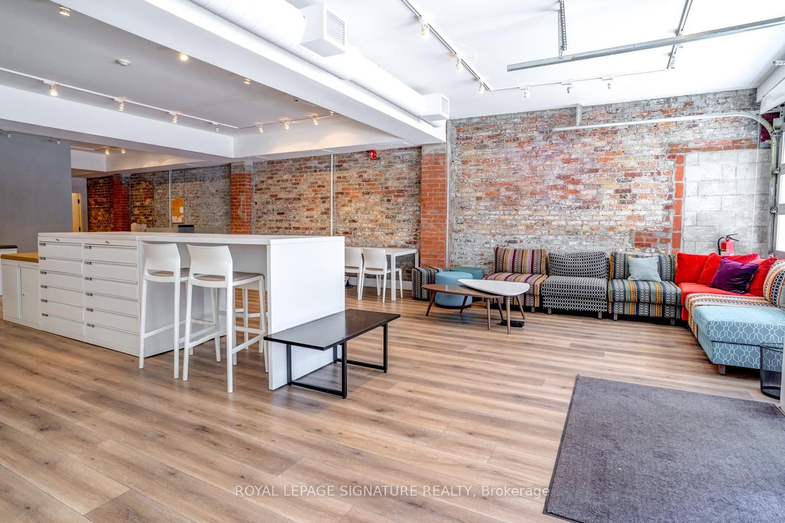 926 King Street W, #Main