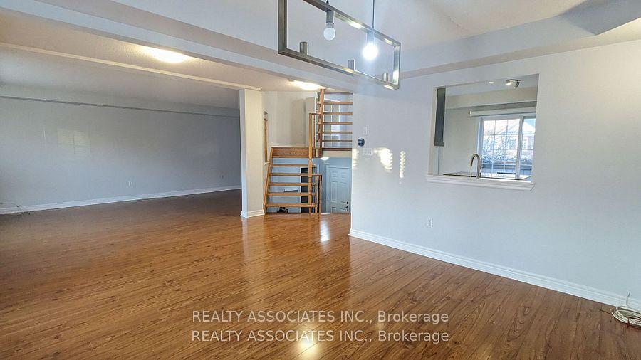3 Bedrooms Condo at 199 Hillcrest,  Mississauga For sale