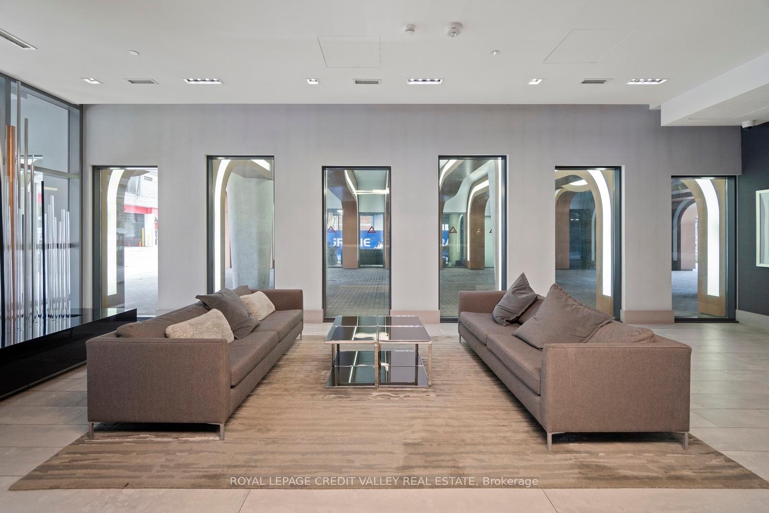 2 Bedrooms Condo at 525 Adelaide, Toronto For sale