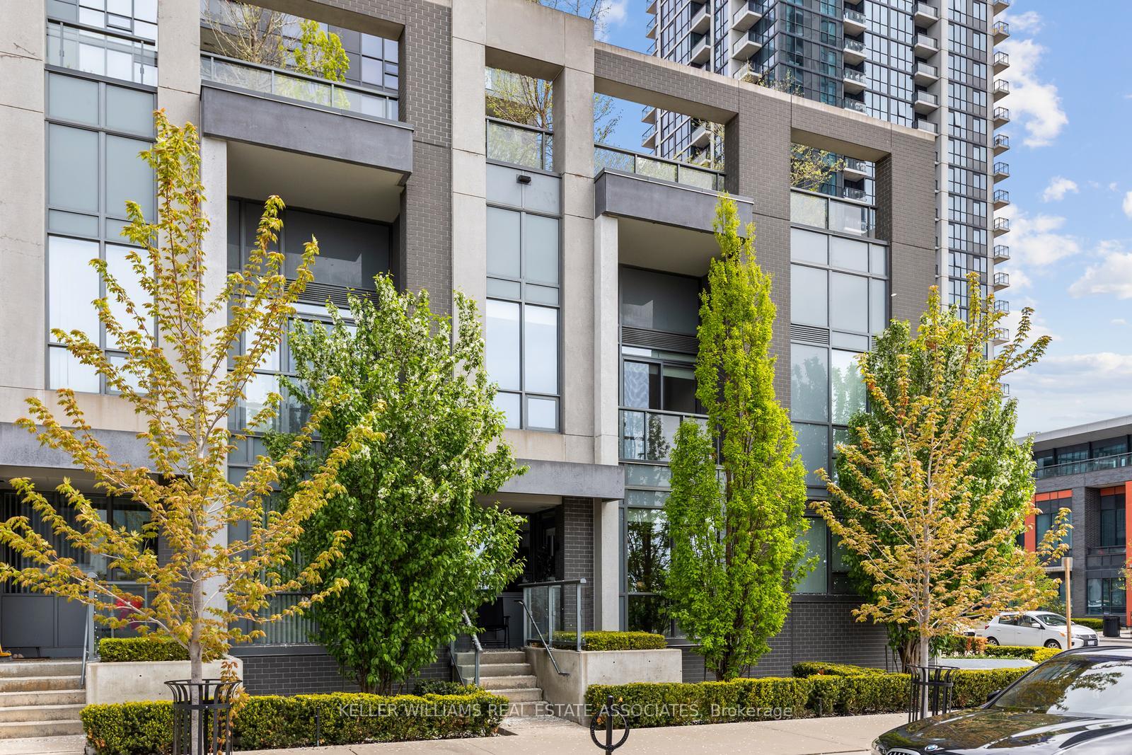 4 Bedrooms Condo at 5025 Four Springs, Mississauga For sale