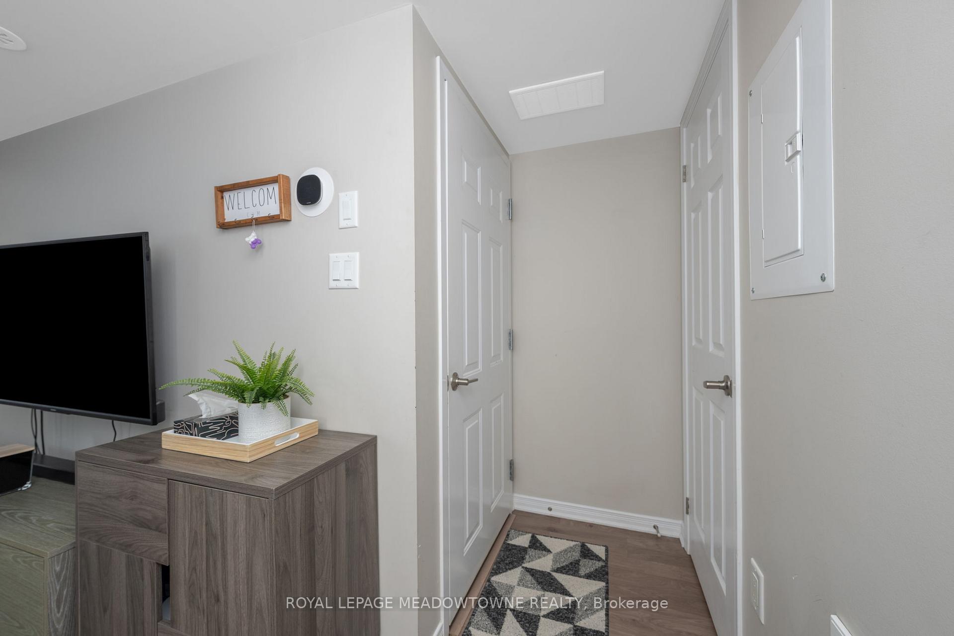 3 Bedrooms Condo at 2441 Greenwich, Oakville For sale