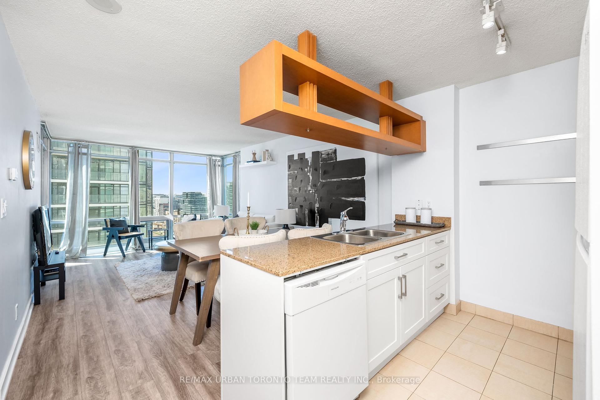 3 Bedrooms Condo at 81 Navy Wharf,  Toronto For sale