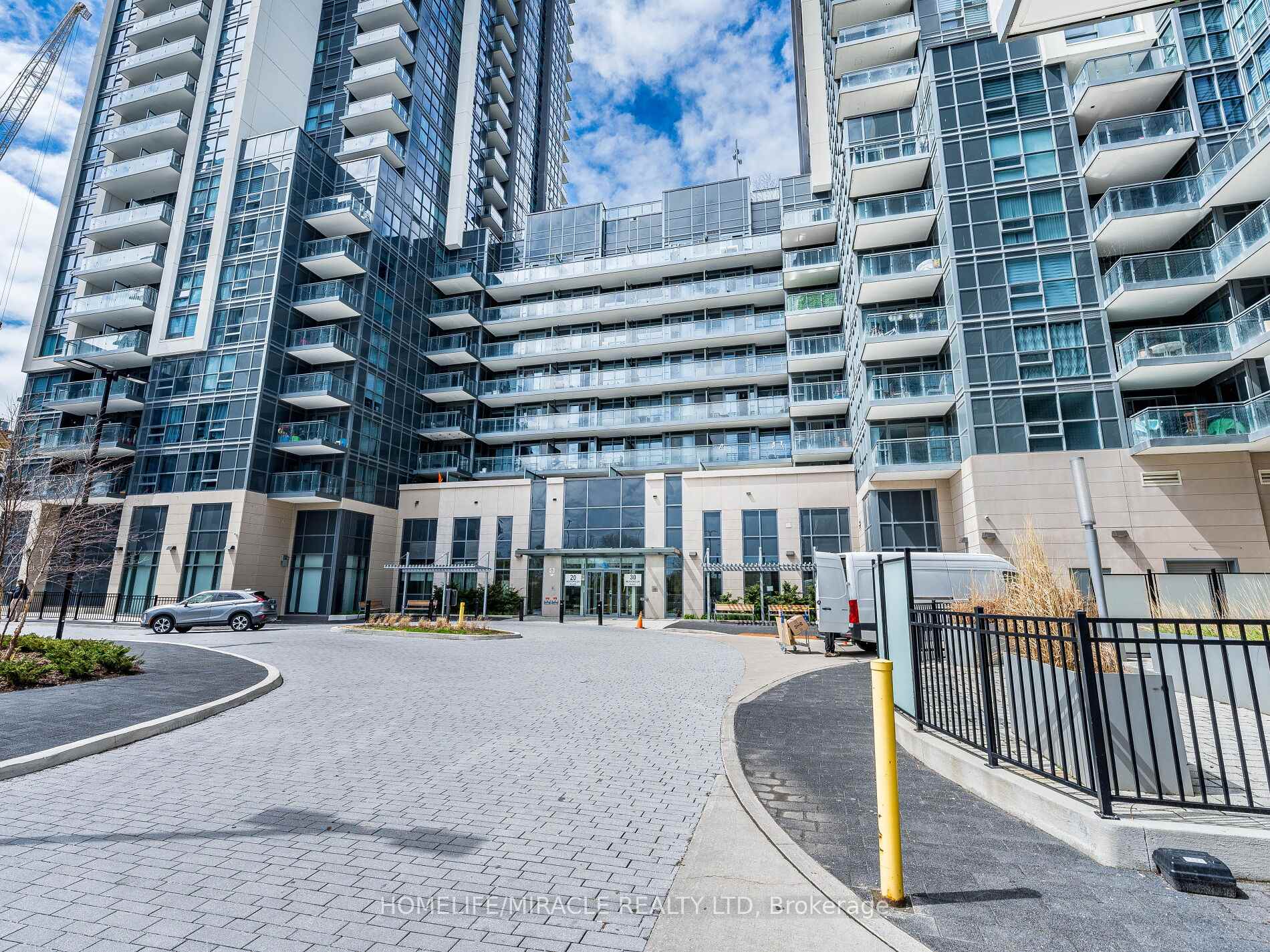 3 Bedrooms Condo at 30 Meadowglen, Toronto For sale