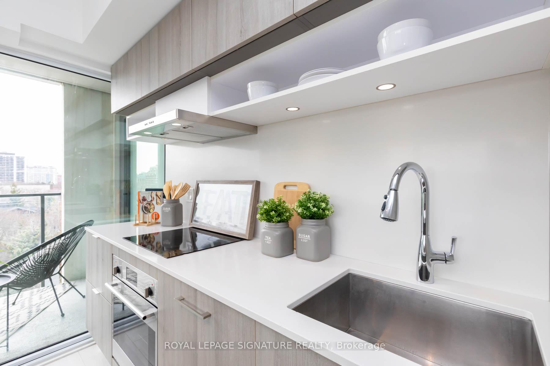 2 Bedrooms Condo at 8 Hillsdale, Toronto For sale
