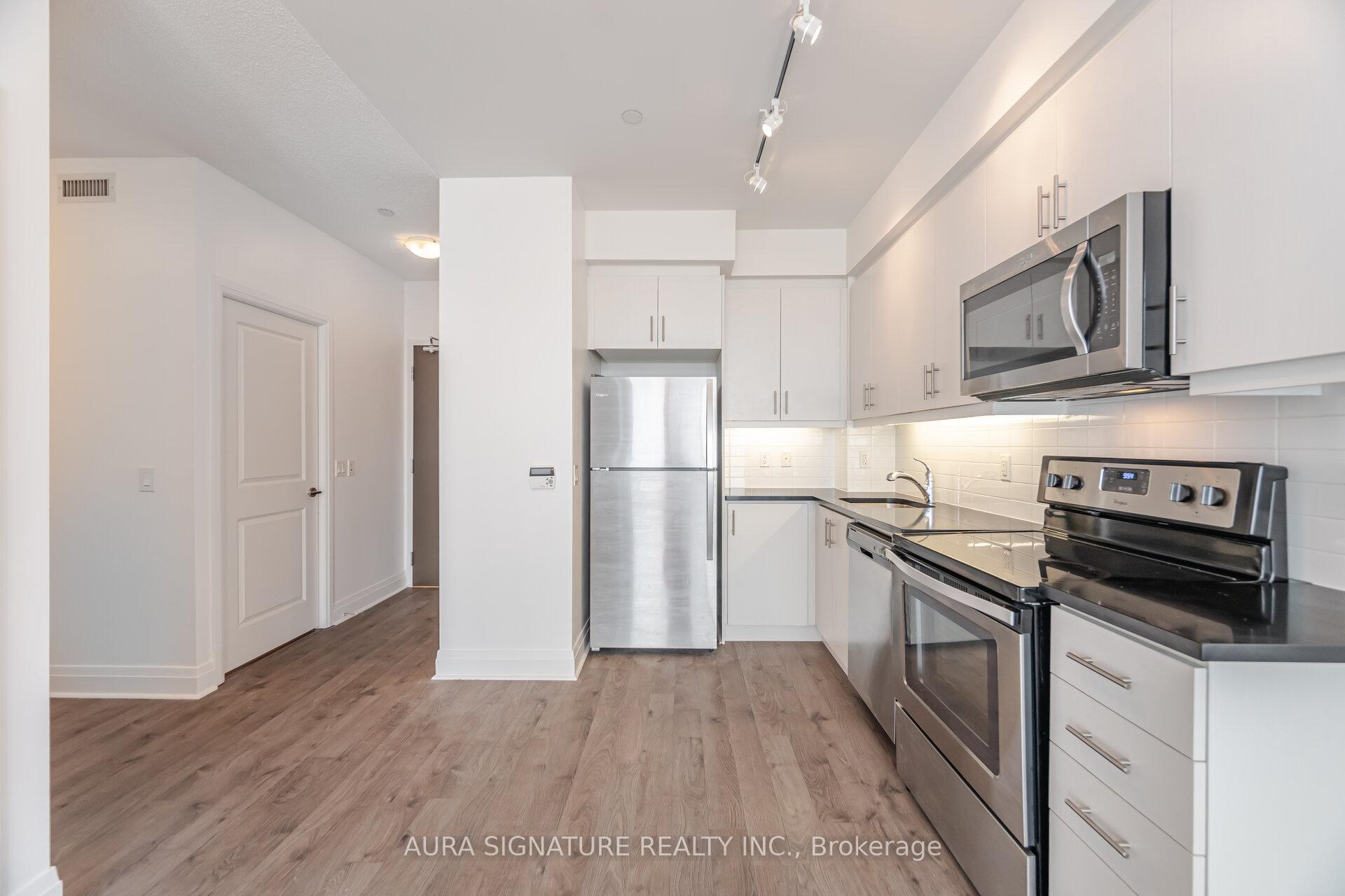 2 Bedrooms Condo at 15 Zorra, Toronto For sale