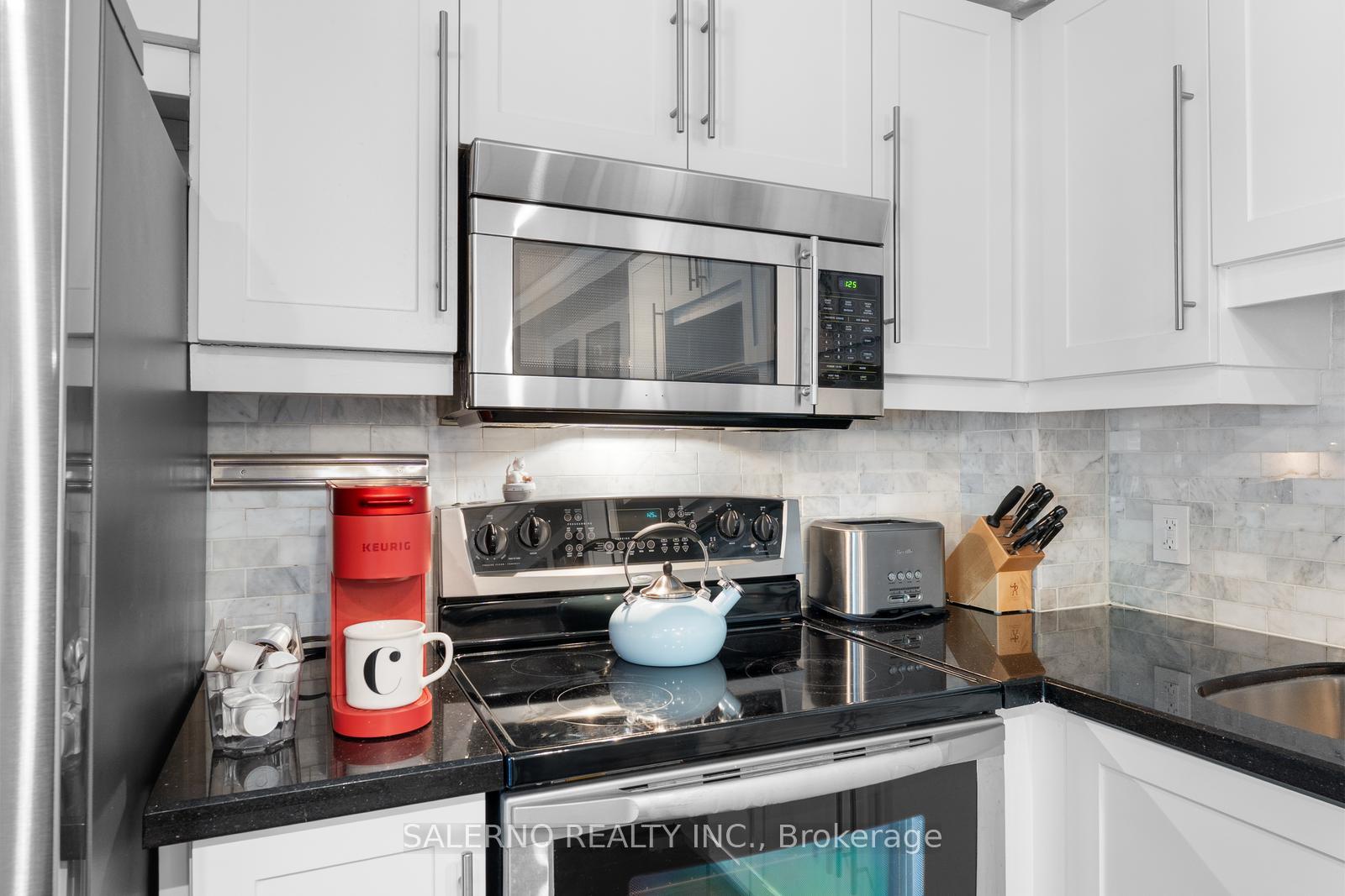 3 Bedrooms Condo at 1701 Lampman, Burlington For sale