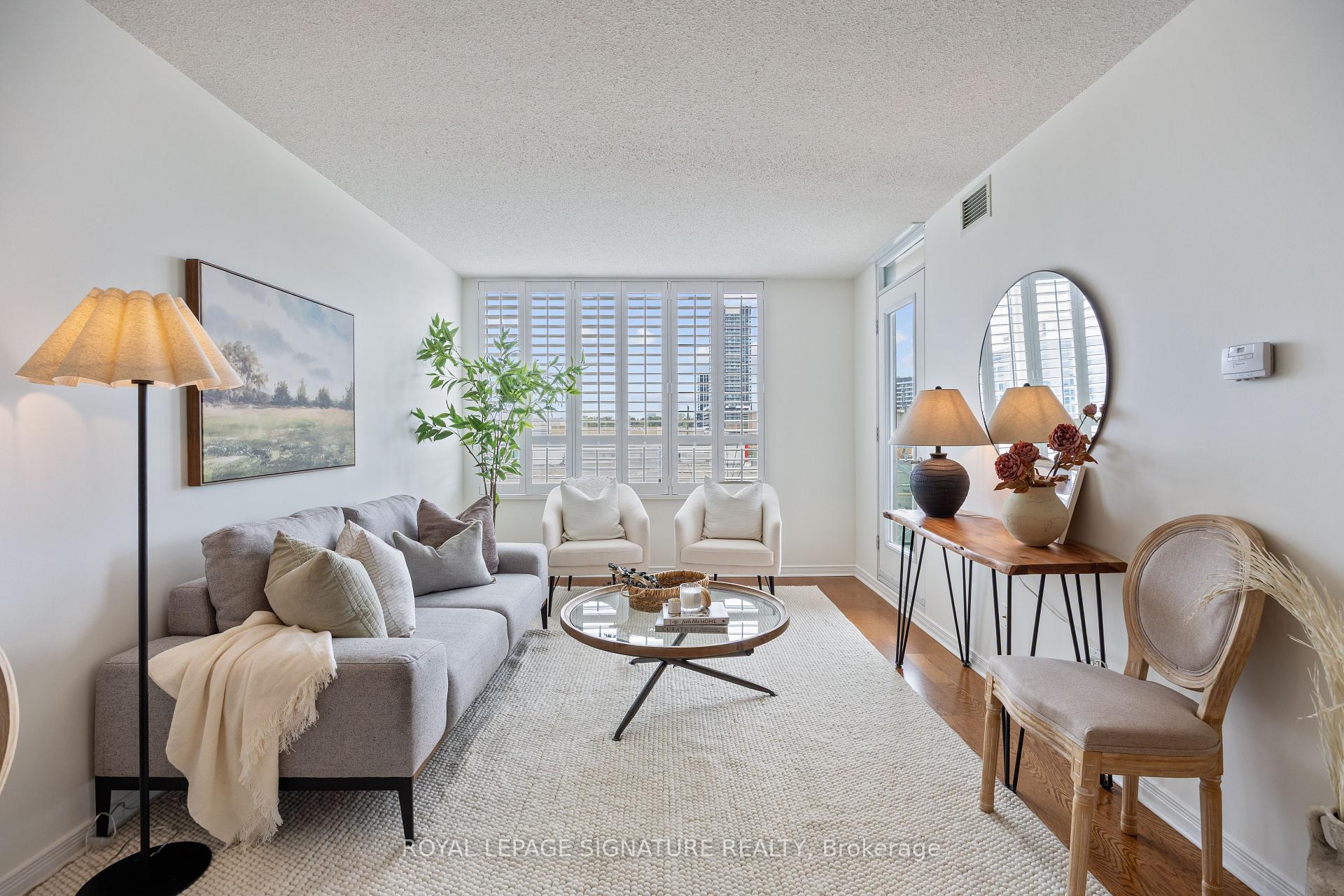 2 Bedrooms Condo at 205 The Donway, Toronto For sale