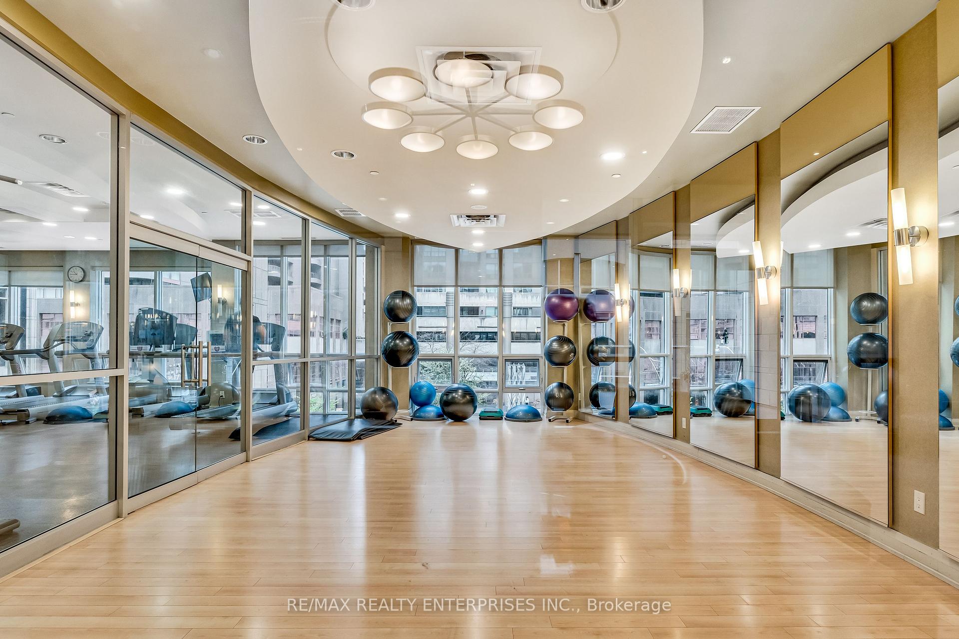 2 Bedrooms Condo at 763 Bay, Toronto For sale