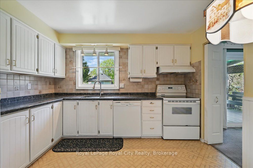 701 Castleguard Crescent