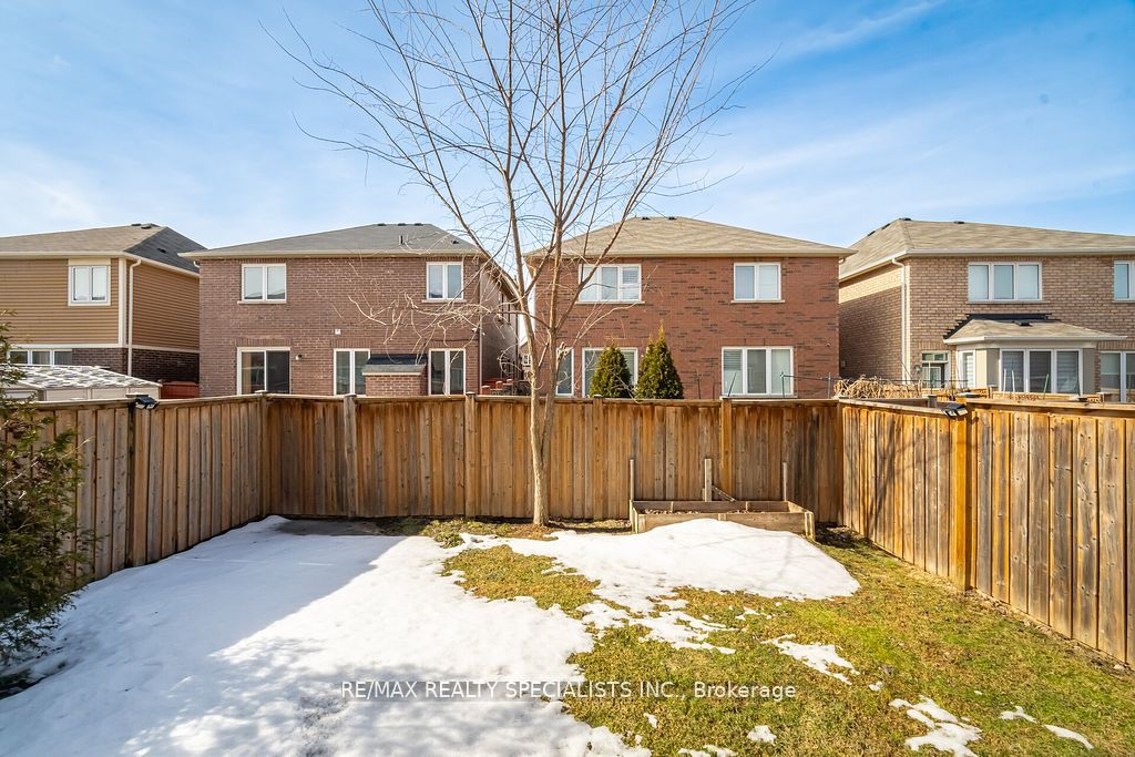31 Enford Crescent
