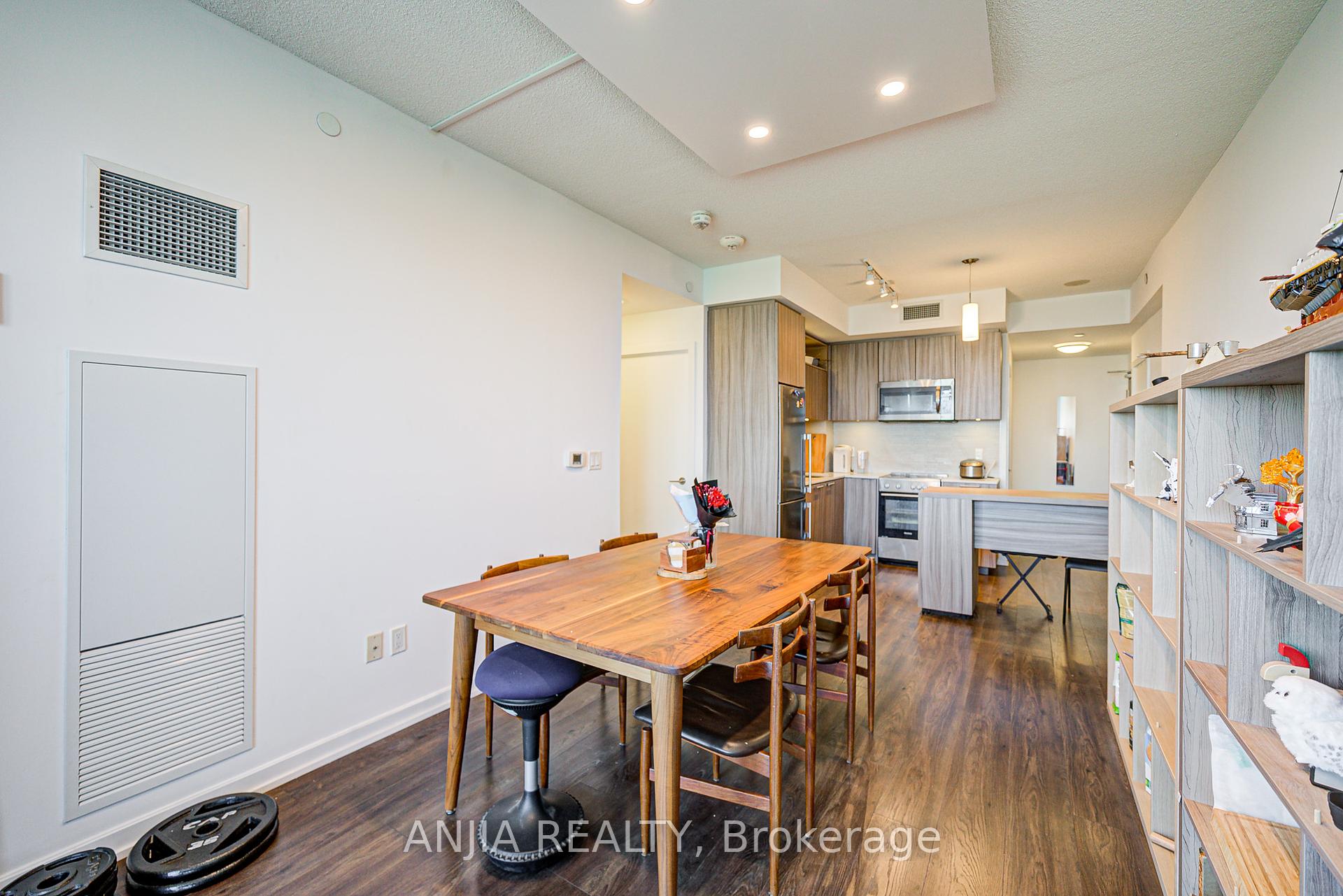 2 Bedrooms Condo at 50 Forest Manor, Toronto For sale
