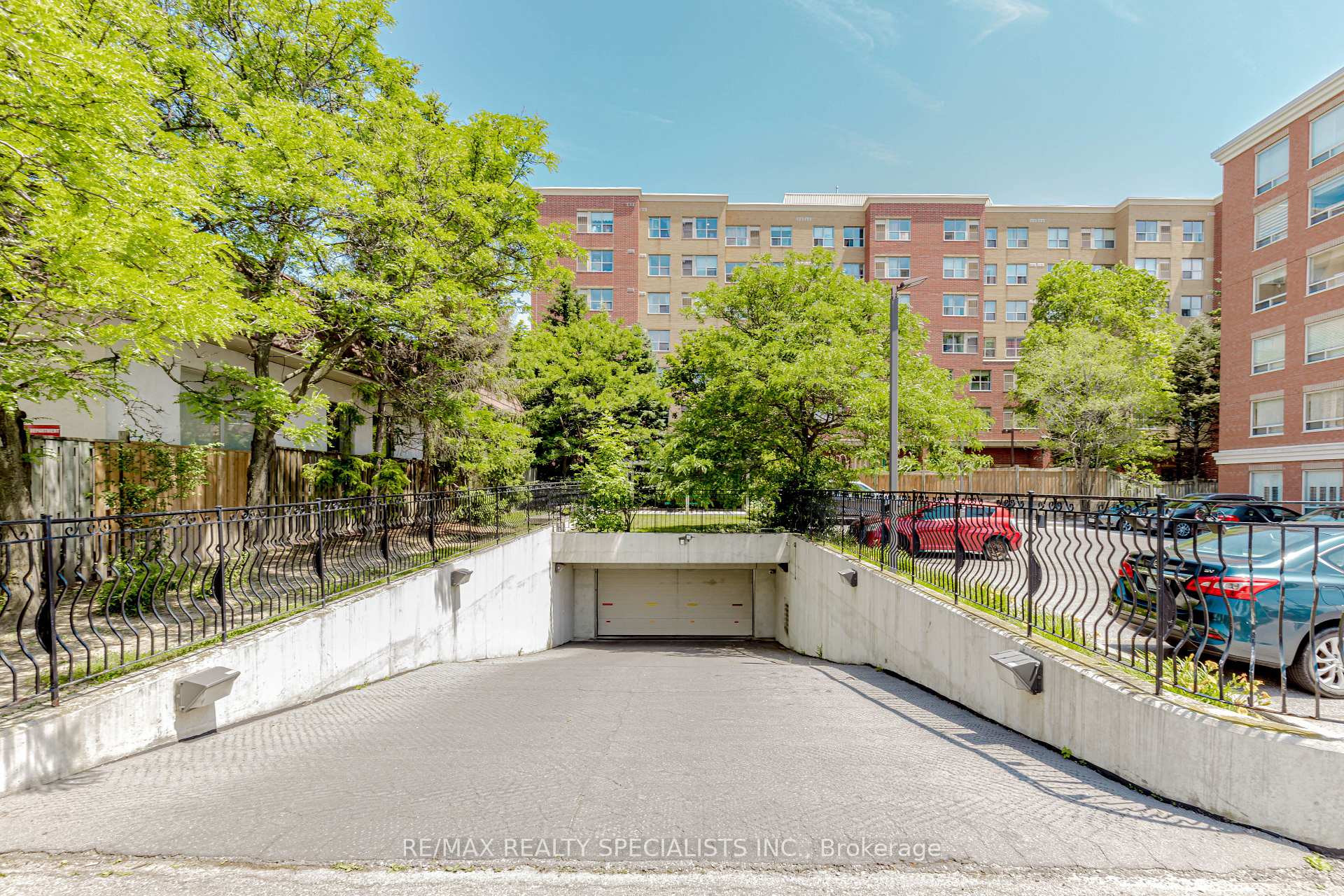 2 Bedrooms Condo at 32 Tannery, Mississauga For sale
