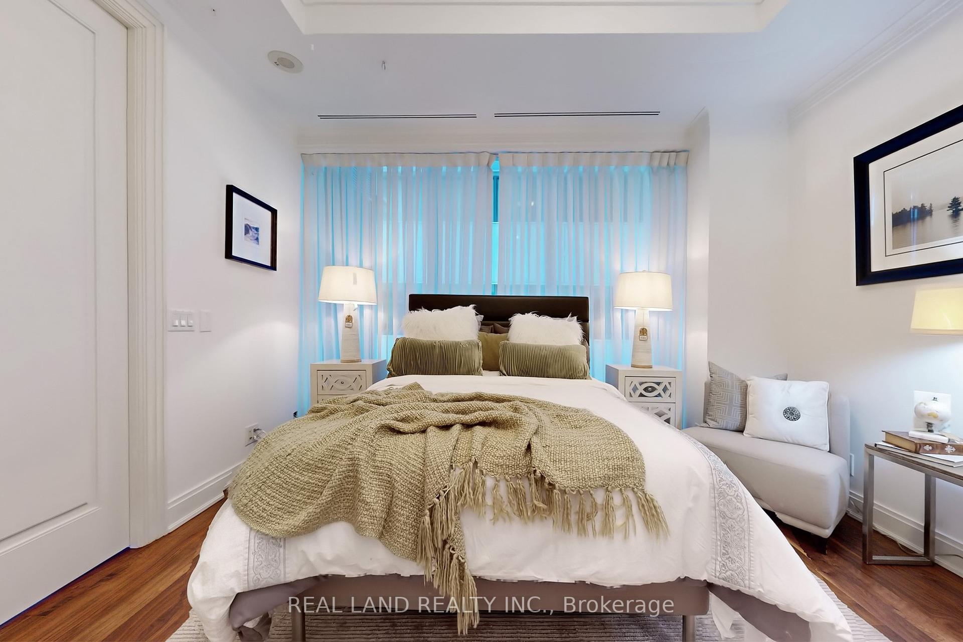 2 Bedrooms Condo at 206 Bloor, Toronto For sale