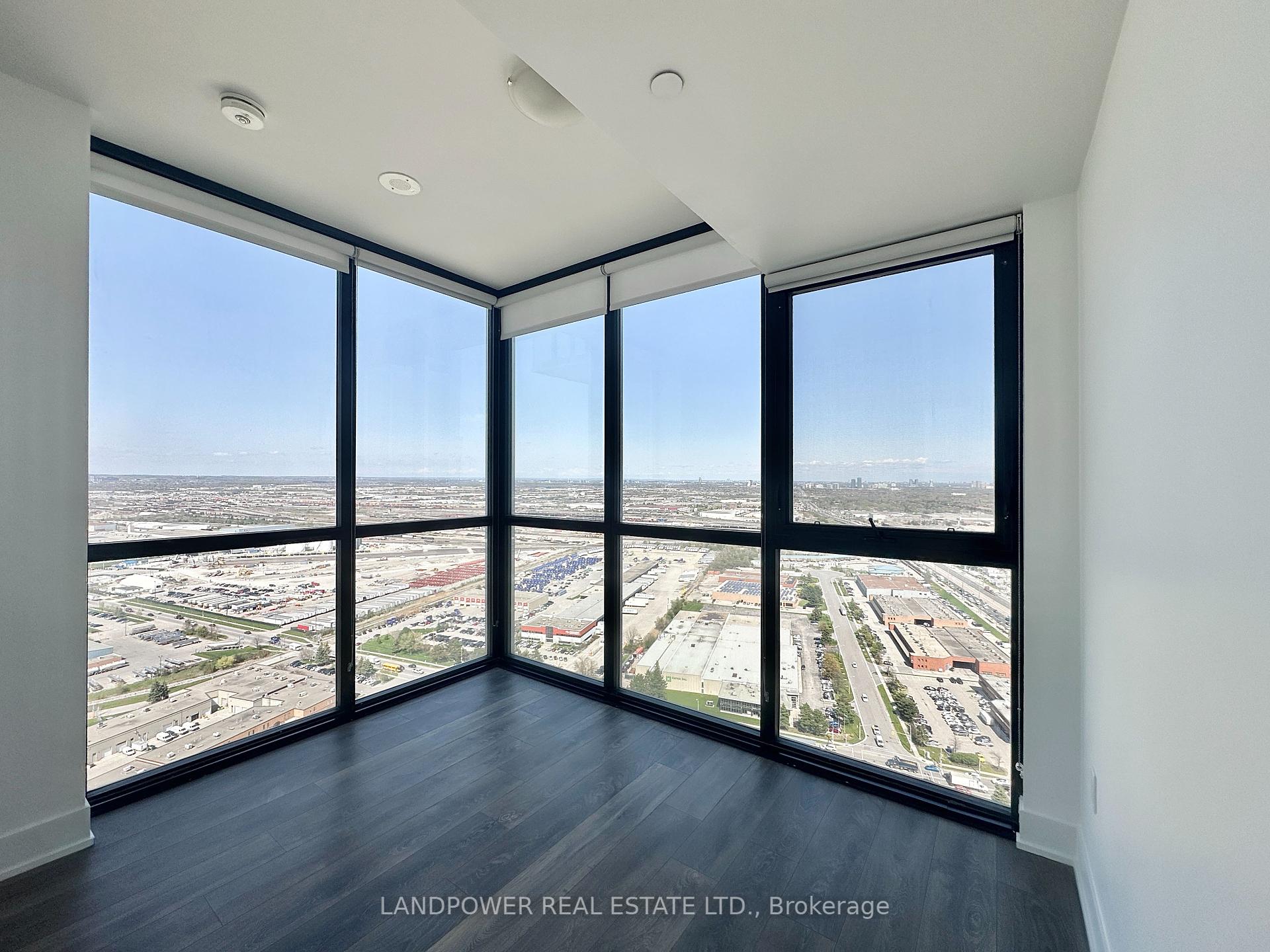 2 Bedrooms Condo at 2908 Highway 7, Vaughan For sale