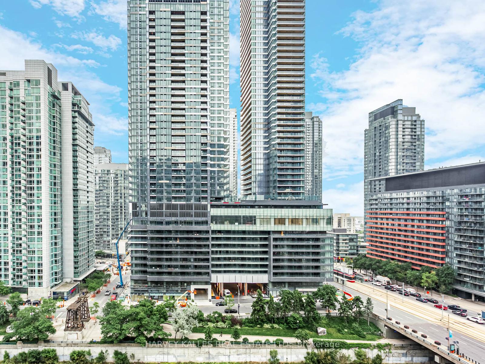 381 Front Street W 1810