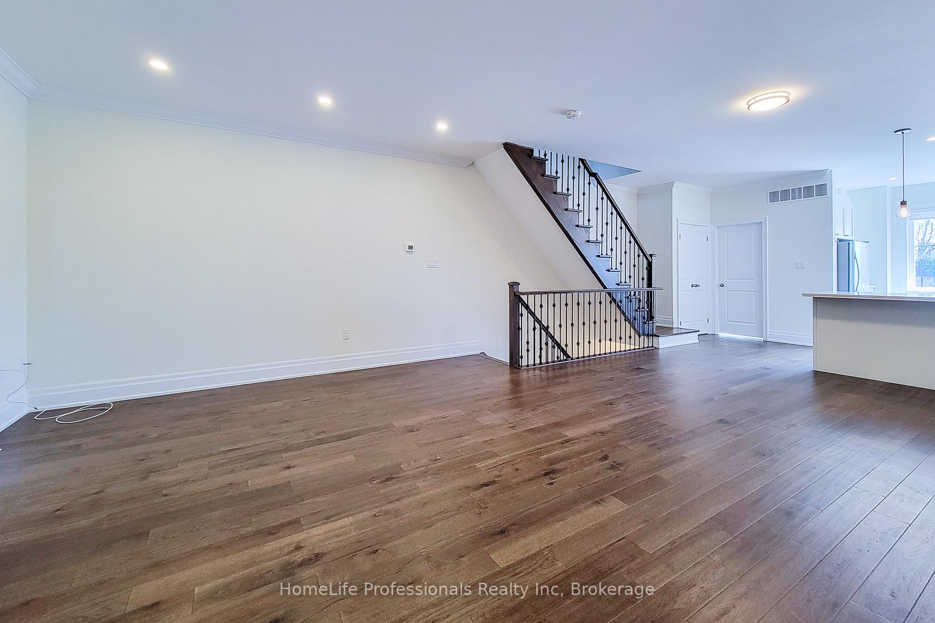 3 Bedrooms Condo at 111 Wilson, Hamilton For sale