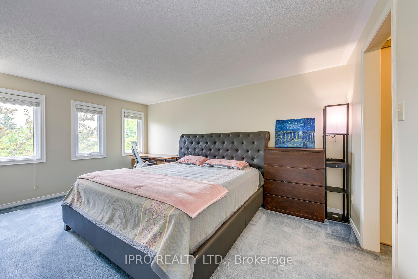 3 Bedrooms Condo at 2051 MERCHANTS, Oakville For sale