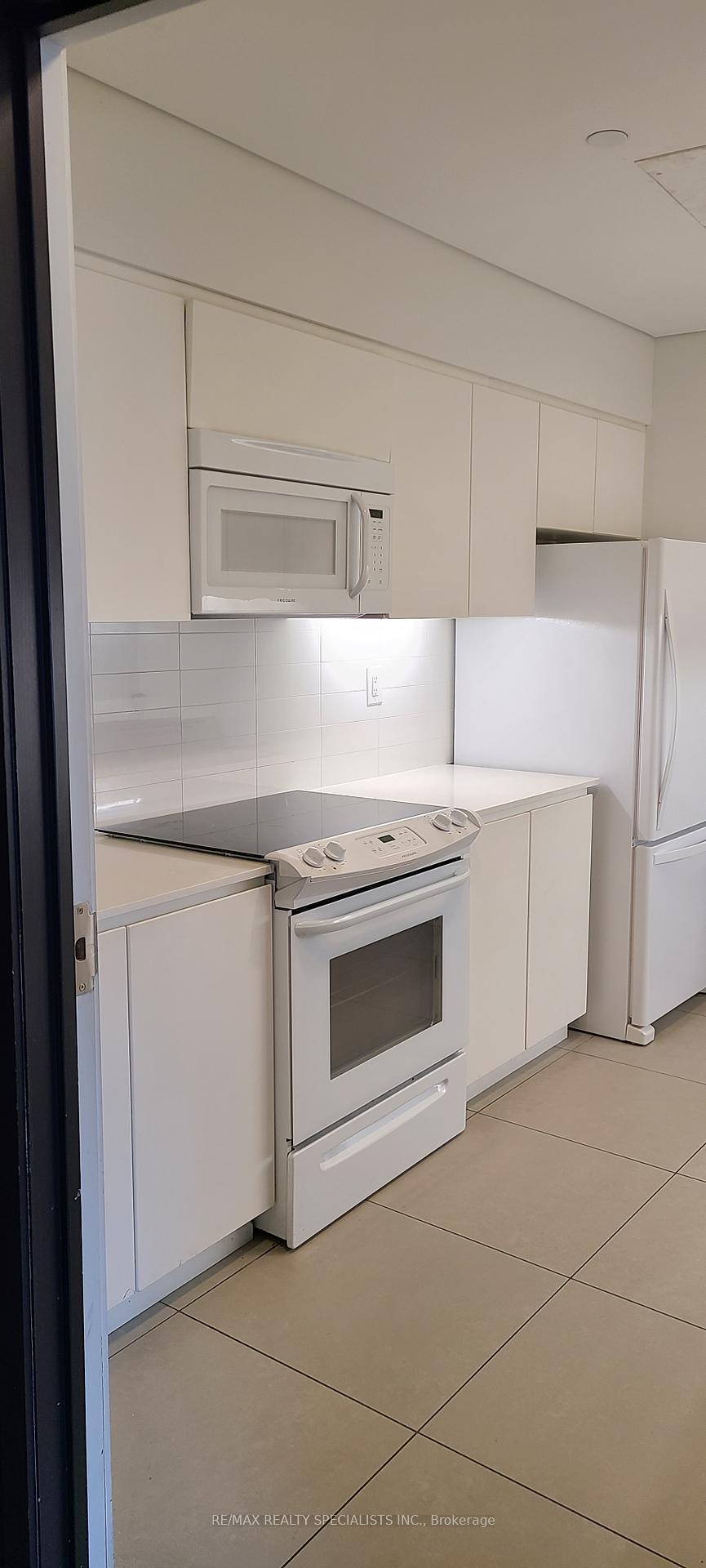 2 Bedrooms Condo at 75 Queens Wharf, Toronto For sale
