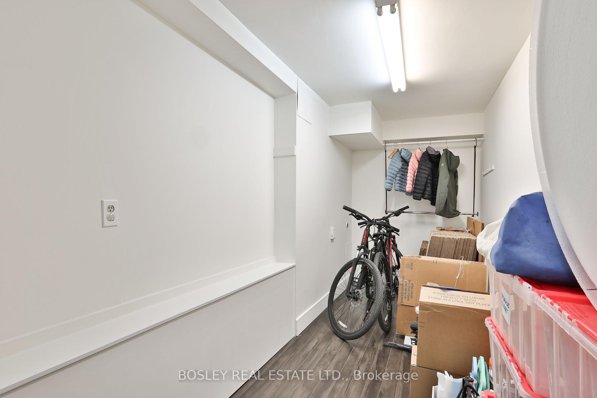 3 Bedrooms Condo at 1250 Mississauga Valley, Mississauga For sale