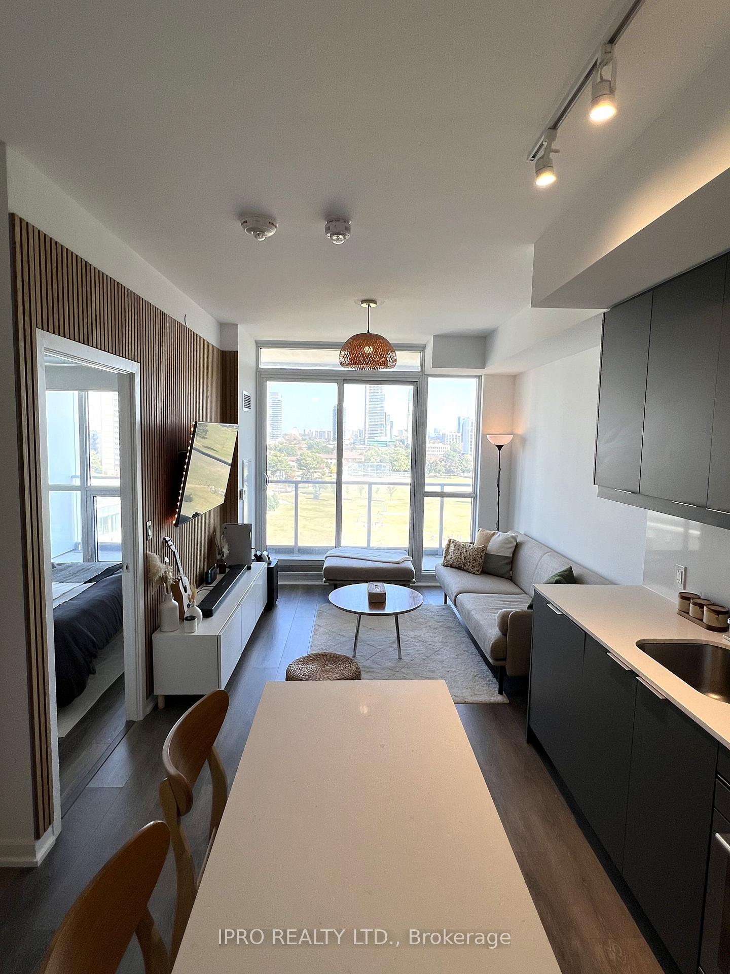 2 Bedrooms Condo at 32 Forest Manor, Toronto For sale