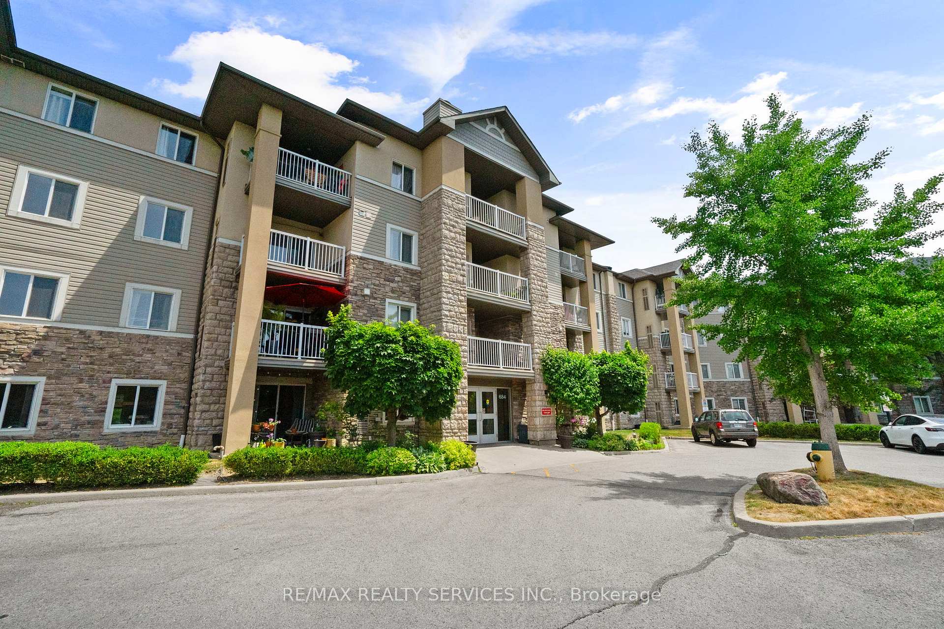 2 Bedrooms Condo at 684 Warden, Toronto For sale