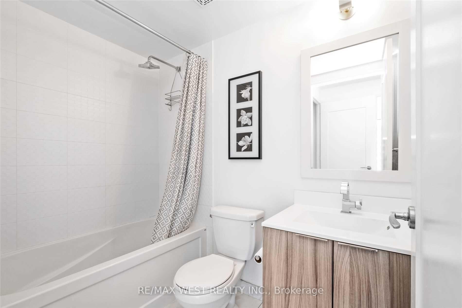 1 Bedroom Condo at 56 Annie Craig,  Toronto For sale