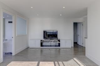 2 Bedrooms Condo at 175 Bamburgh, Toronto For sale