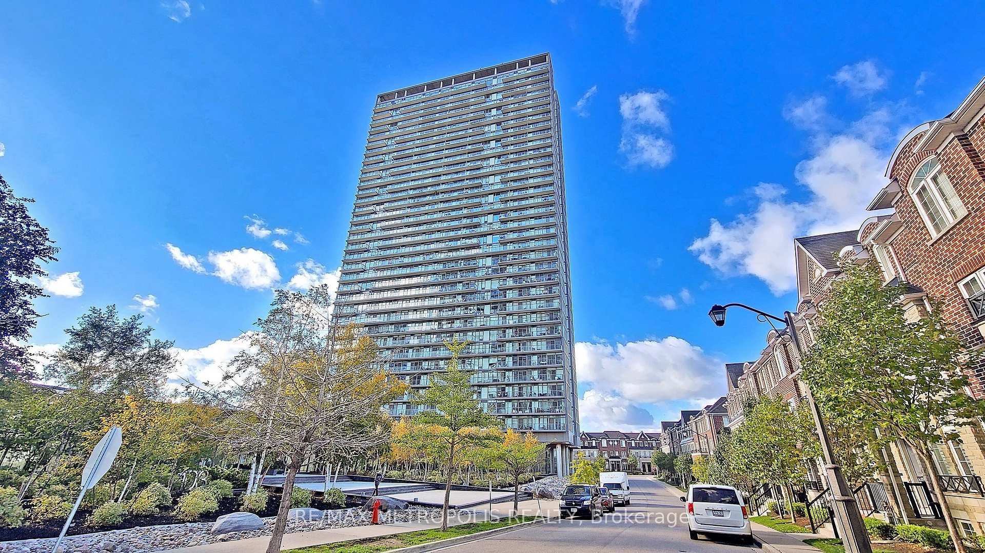 1 Bedroom Condo at 105 The Queensway, Toronto For sale