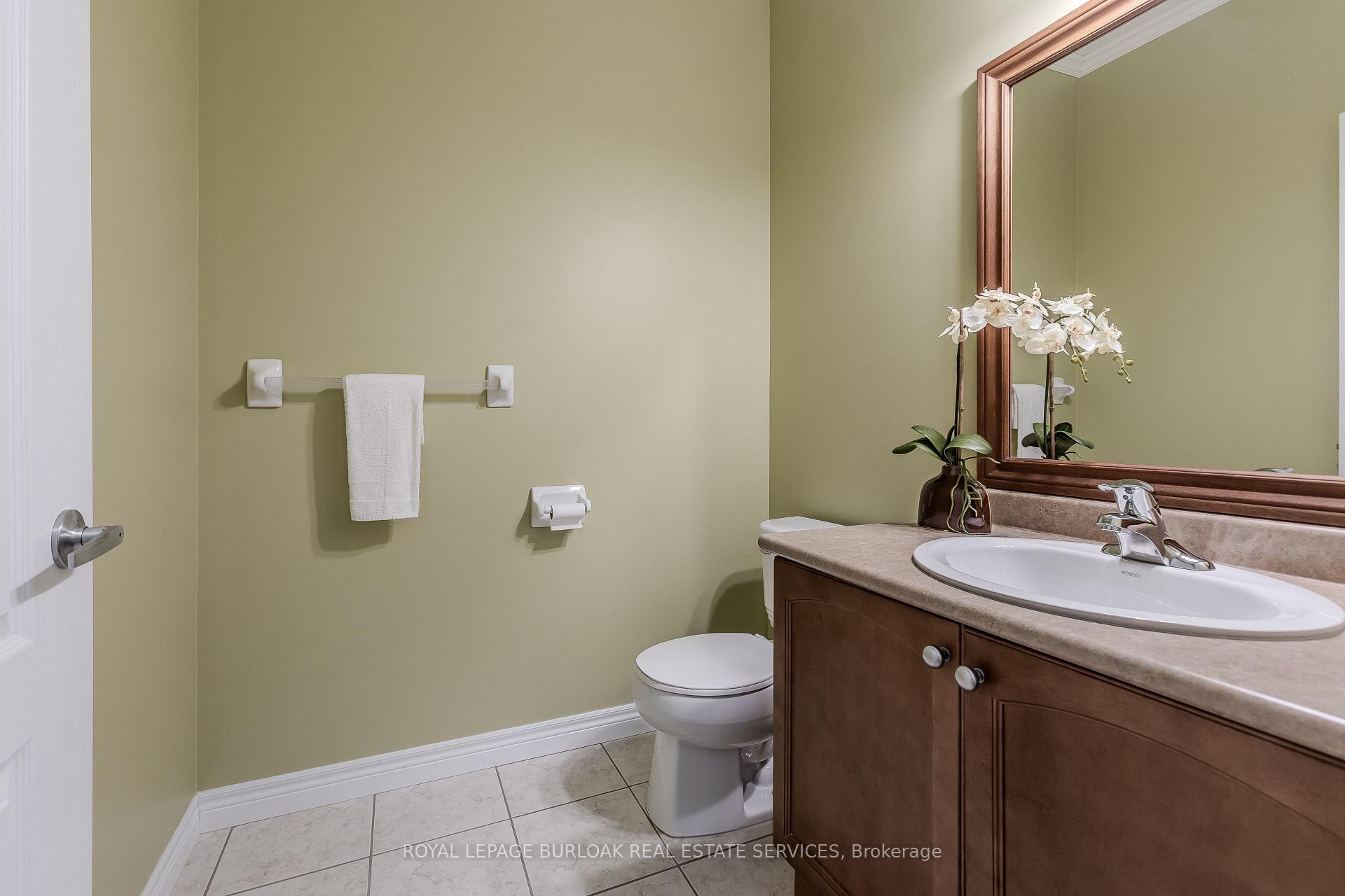 3 Bedrooms Condo at 2125 Itabashi, Burlington For sale
