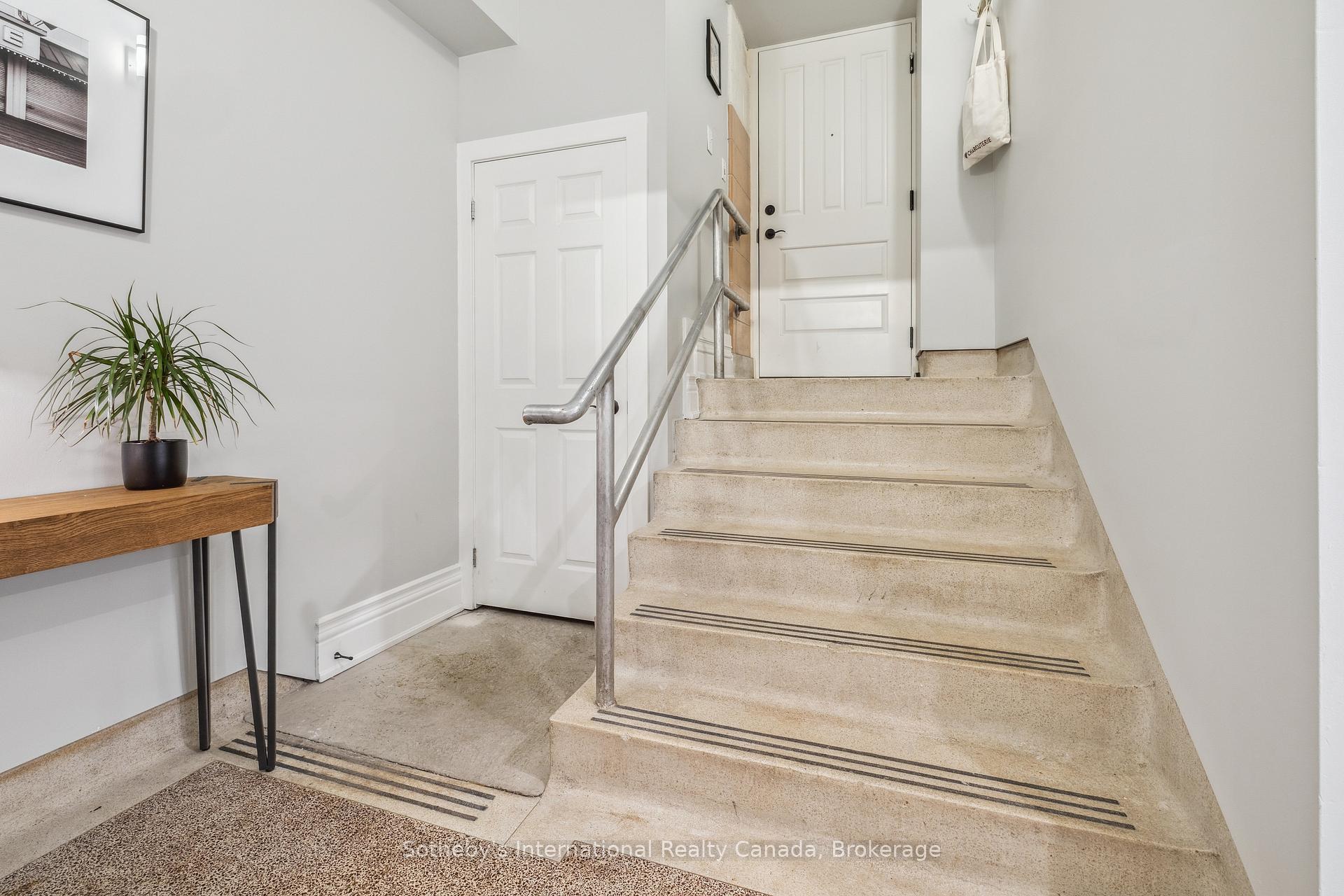 3 Bedrooms Condo at 200 Stinson, Hamilton For sale