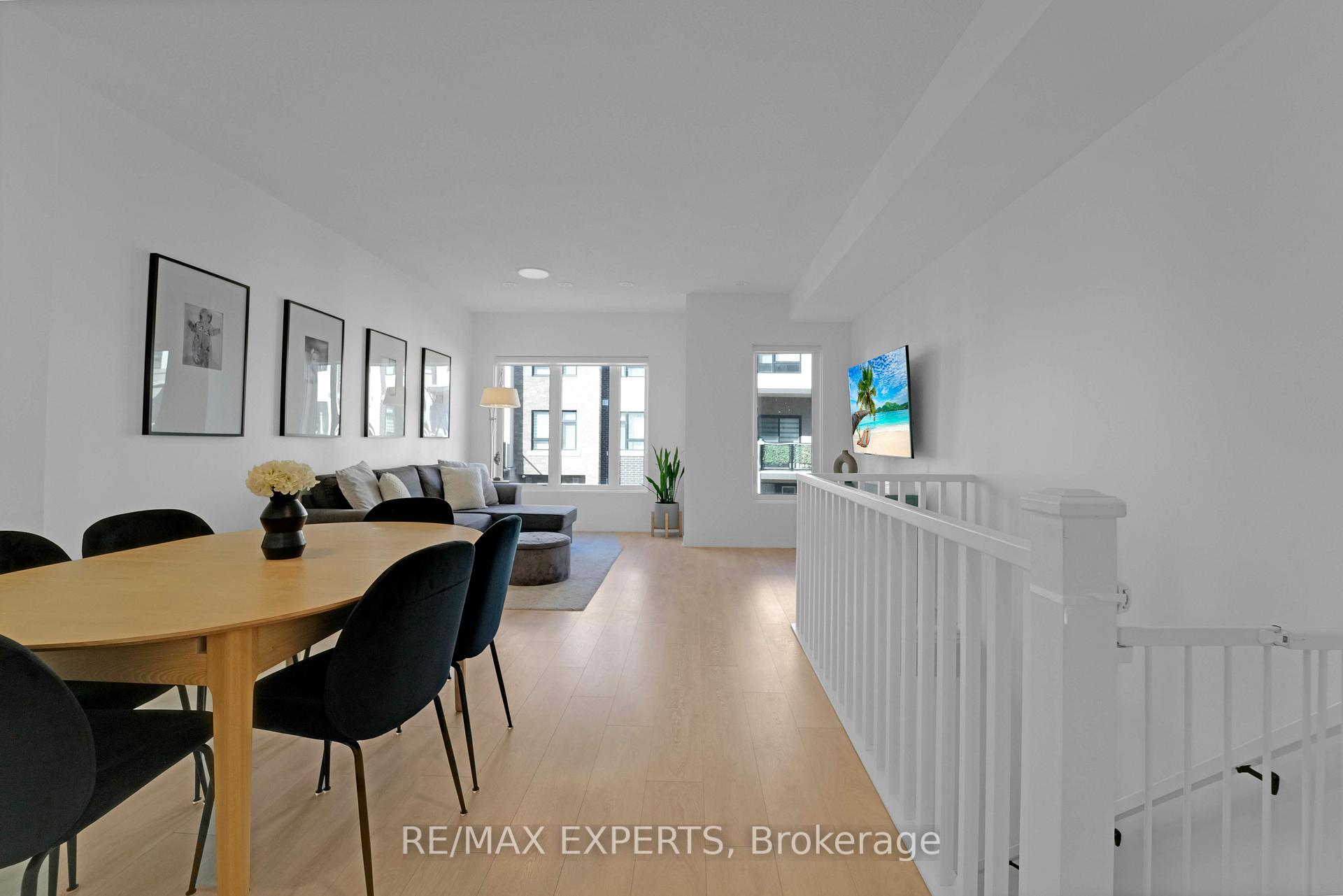 3 Bedrooms Condo at 1095 Cooke,  Burlington For sale