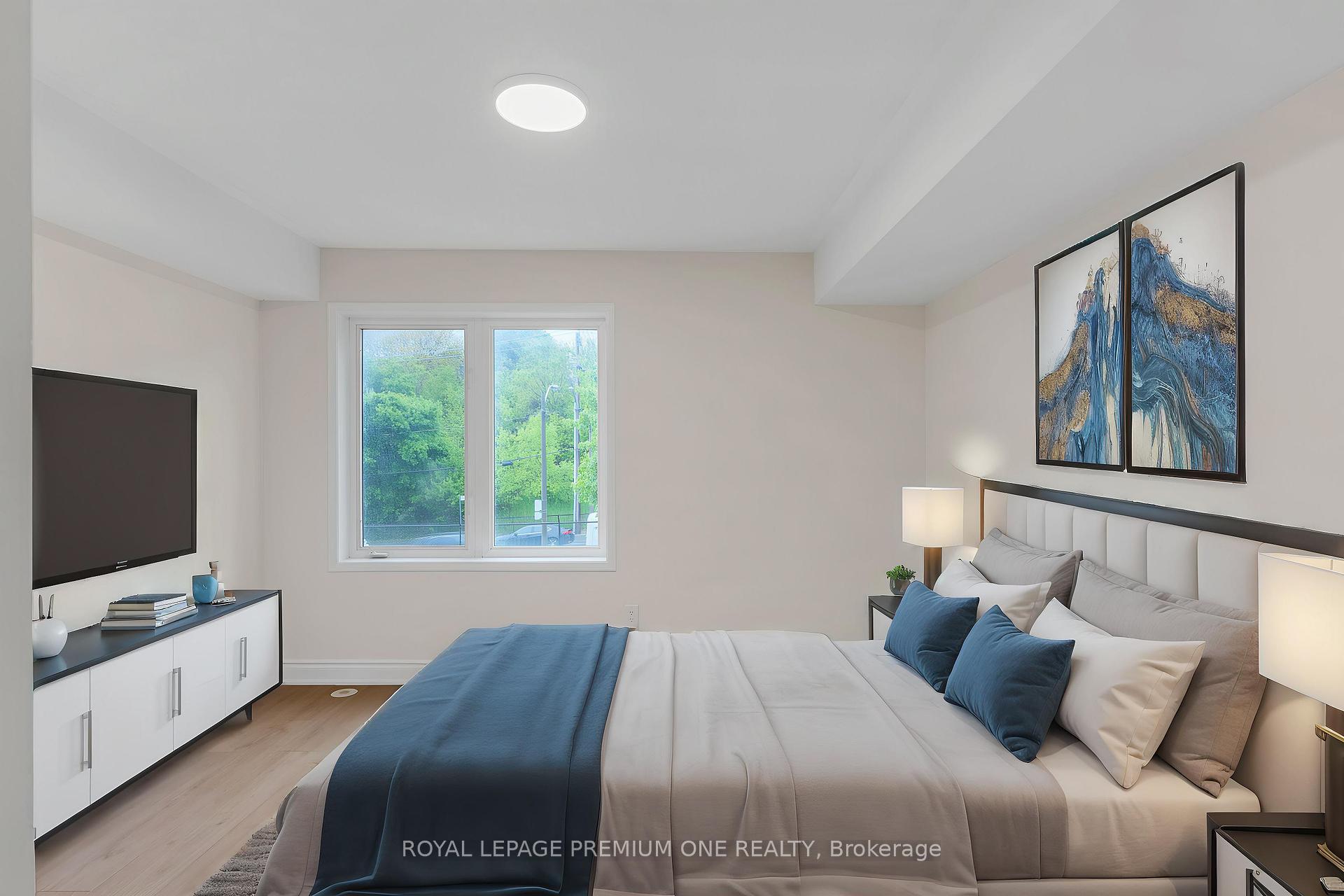 3 Bedrooms Condo at 65 Turntable, Toronto For sale