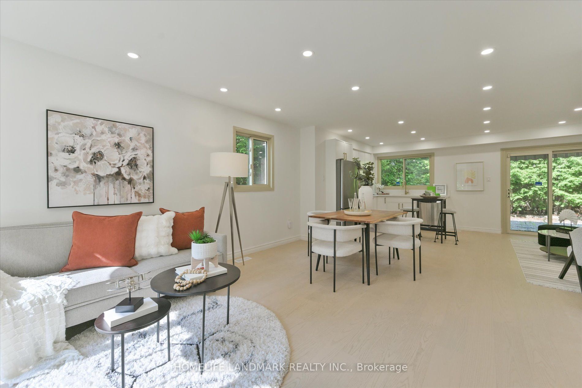11 Hunter's Point Drive