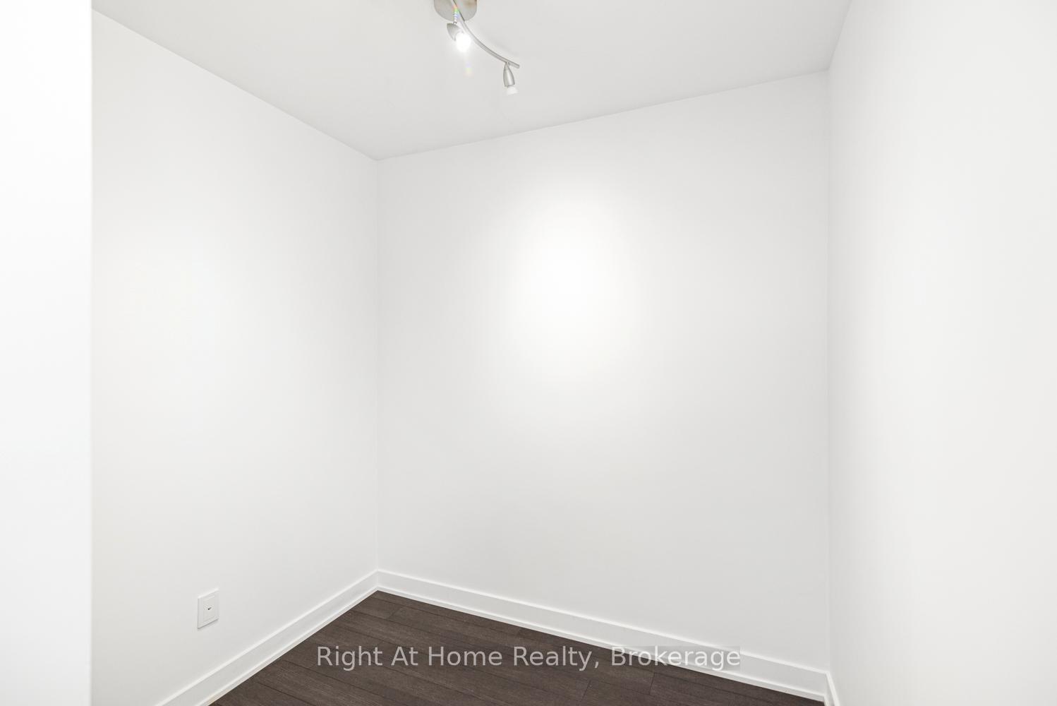 1 Bedroom Condo at 5260 Dundas, Burlington For sale