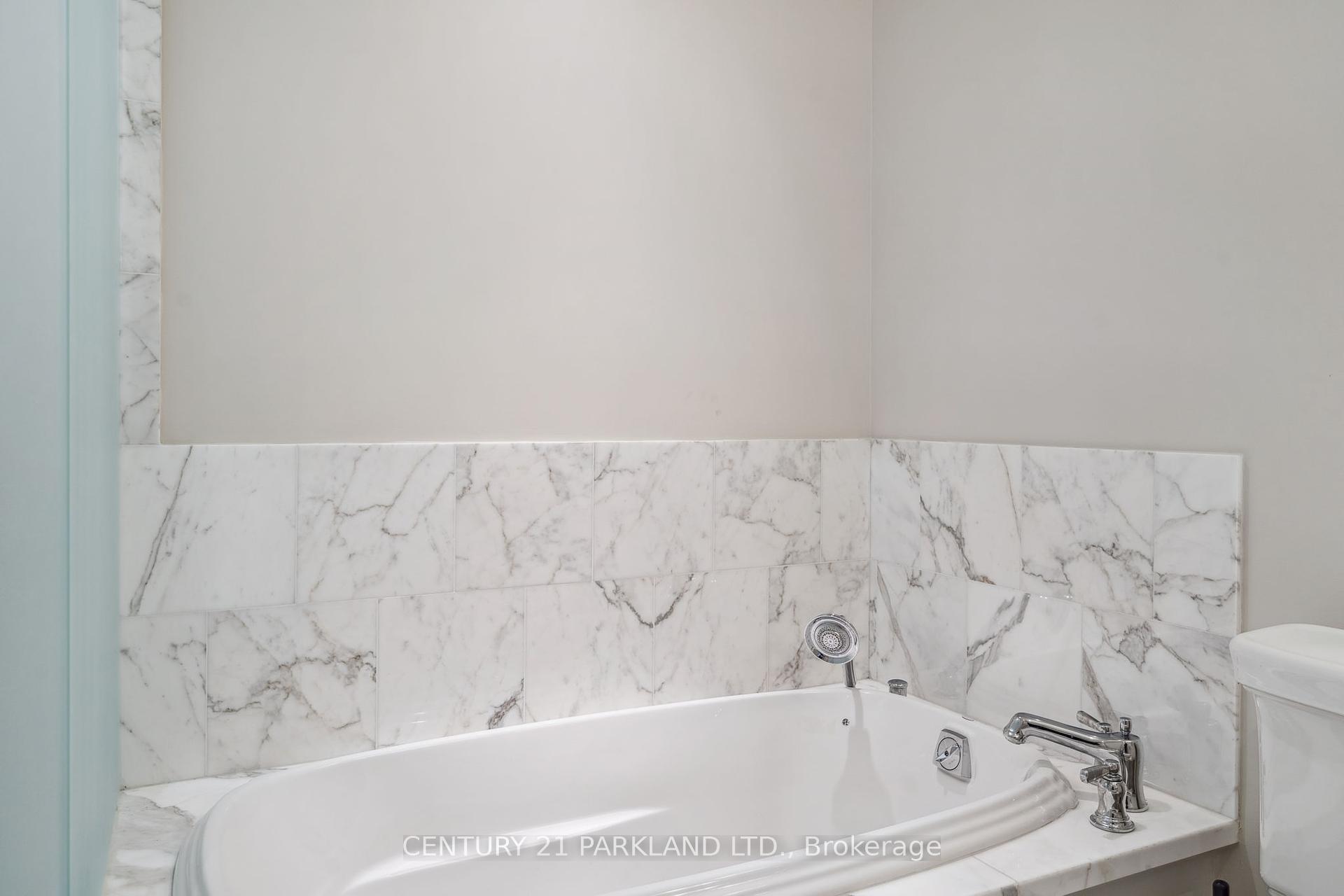 2 Bedrooms Condo at 155 St Clair, Toronto For sale