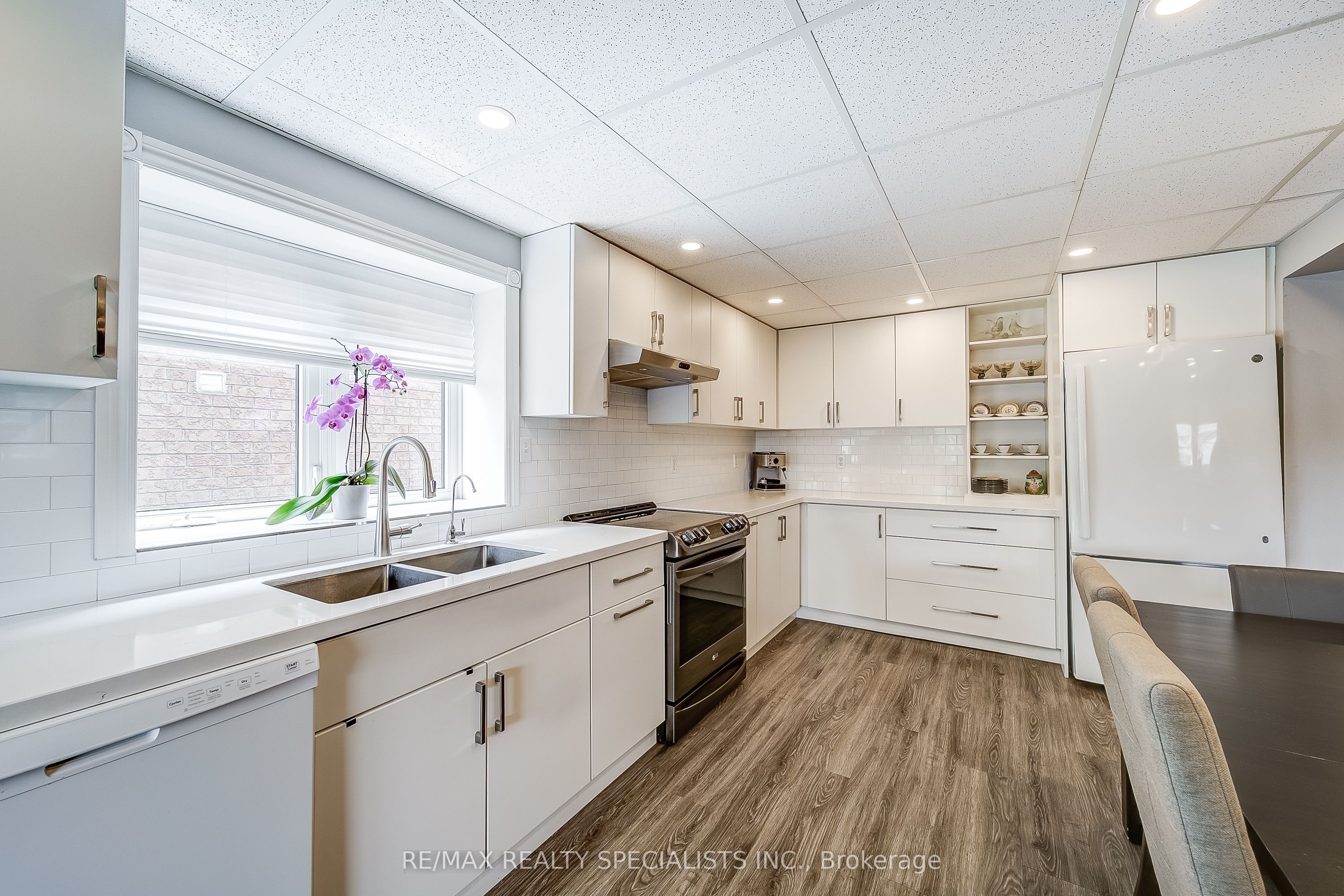 8 Wyman Crescent