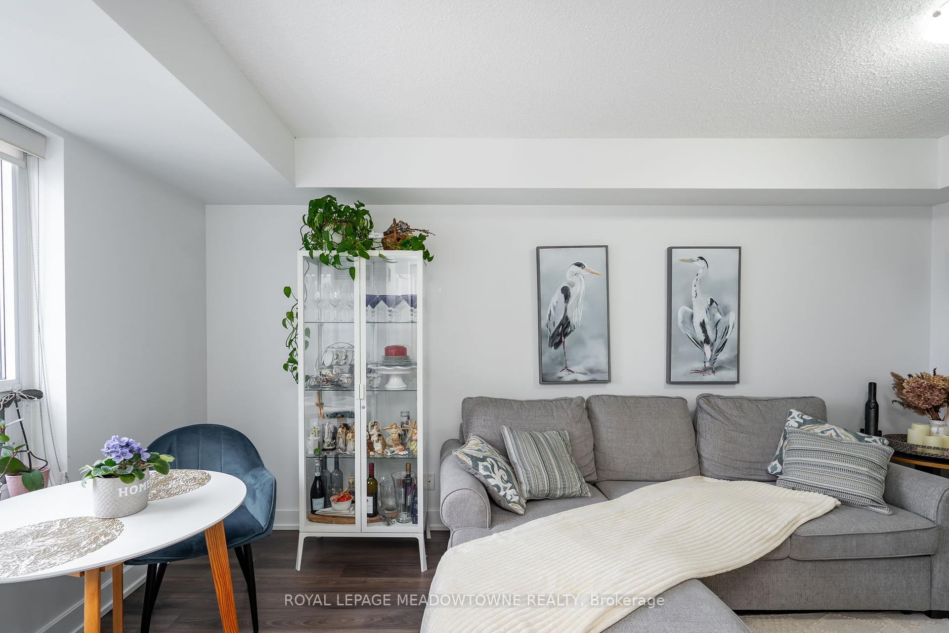 2 Bedrooms Condo at 2 Eva,  Toronto For sale