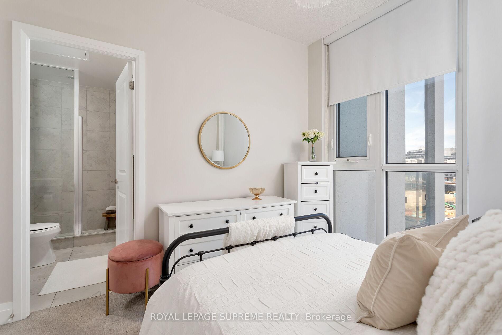 2 Bedrooms Condo at 17 Zorra,  Toronto For sale