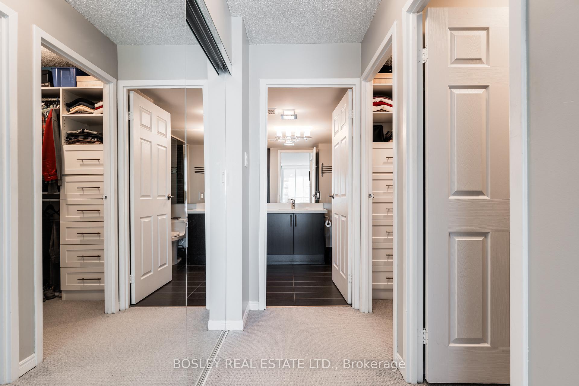 2 Bedrooms Condo at 10 Queens,  Toronto For sale