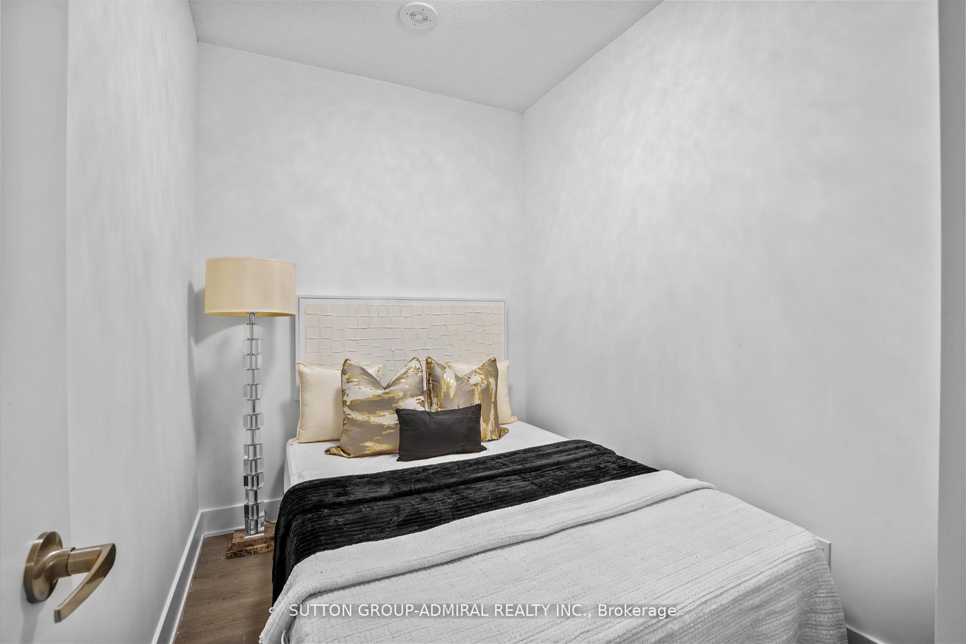 2 Bedrooms Condo at 188 Fairview Mall, Toronto For sale